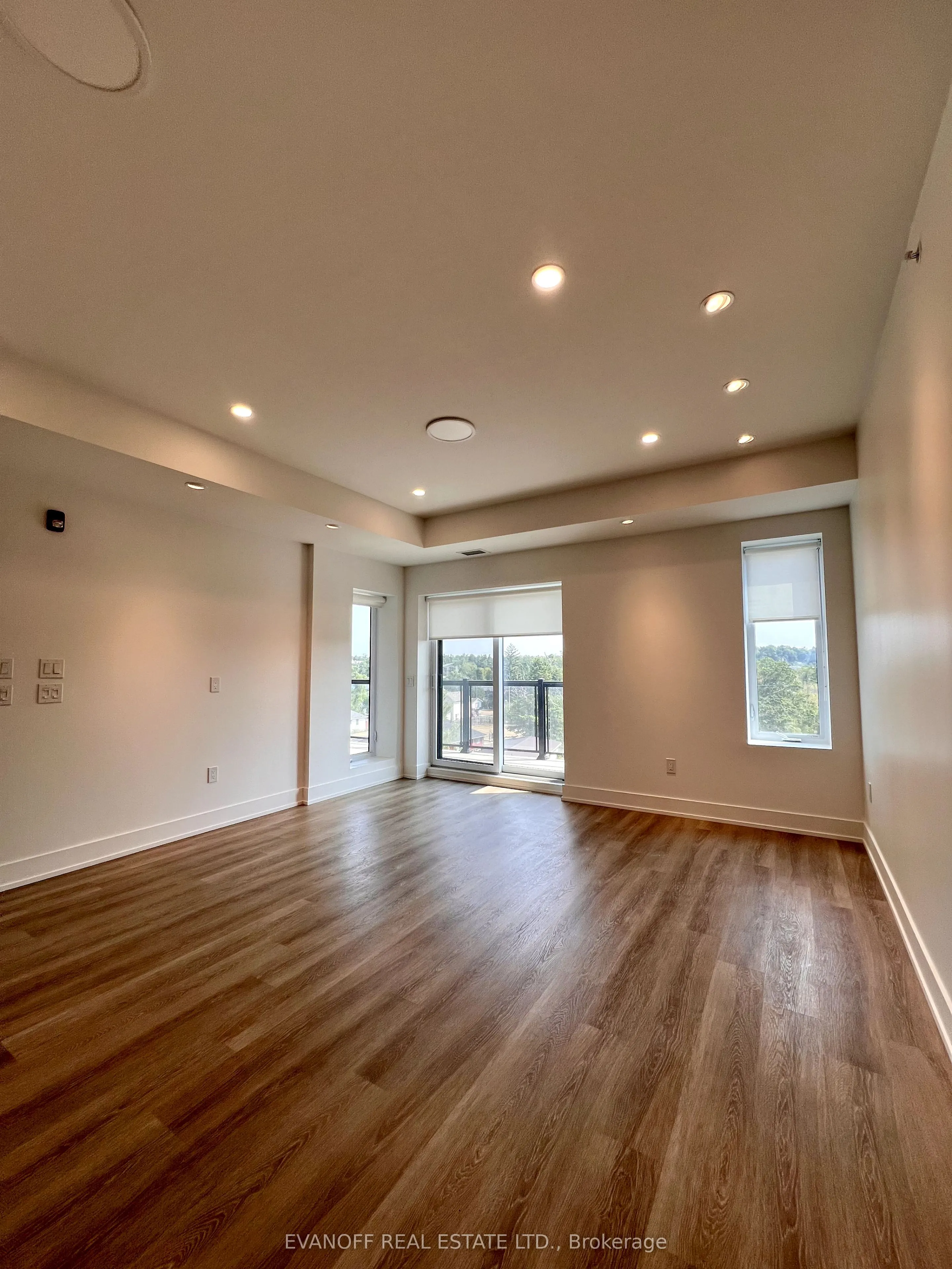 19B West Street N, #406
