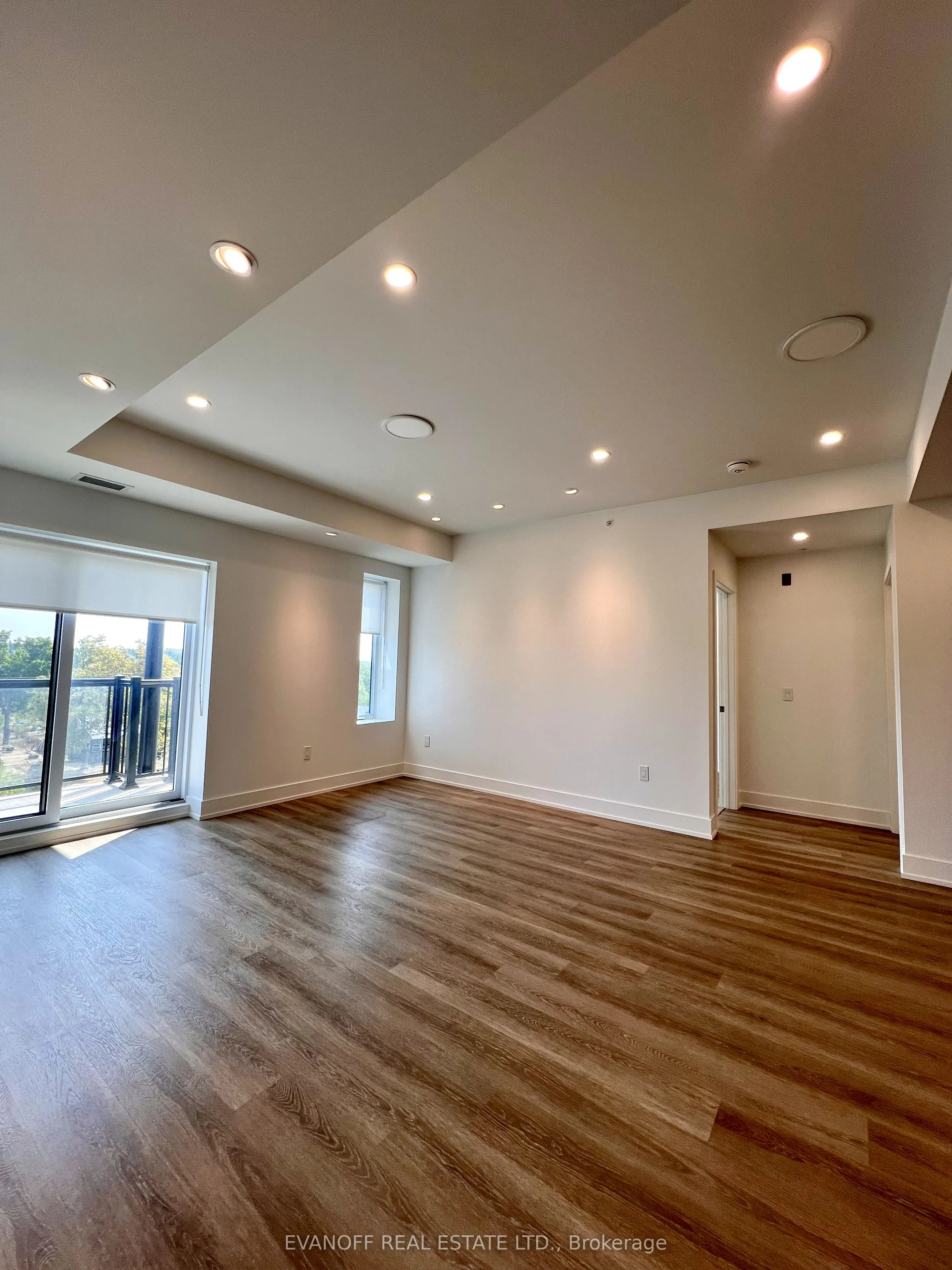 19B West Street N, #406