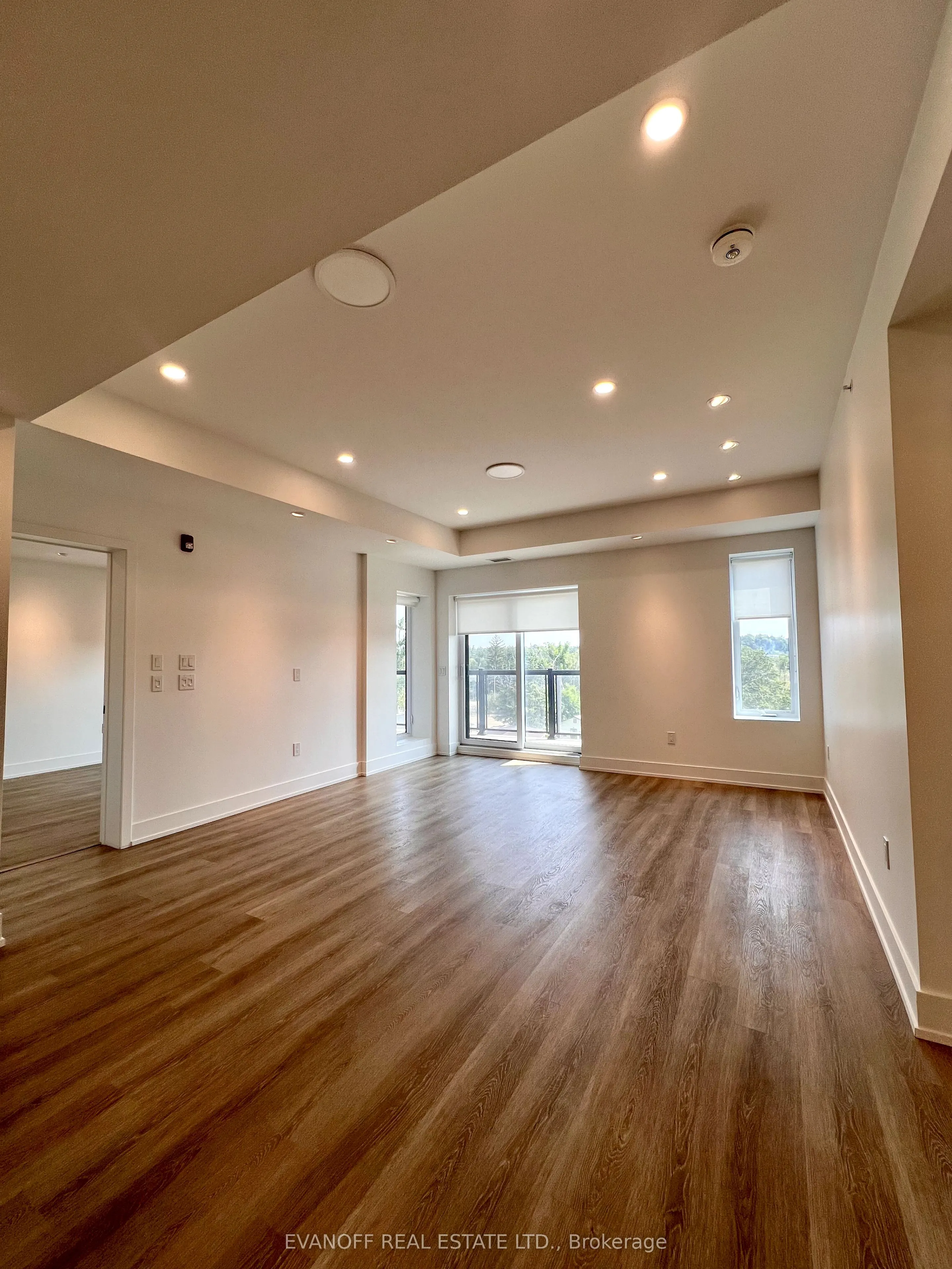 19B West Street N, #406