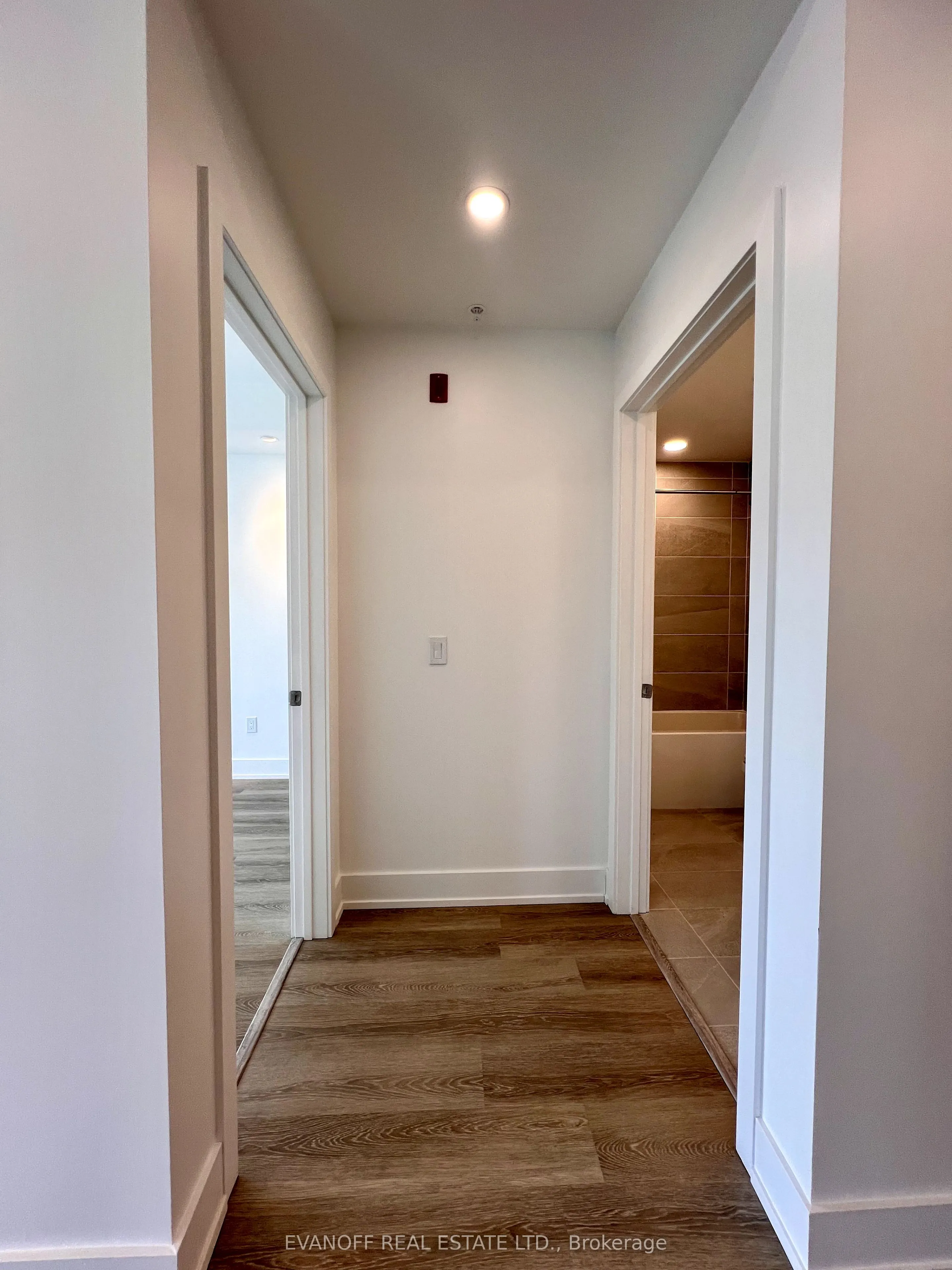 19B West Street N, #406
