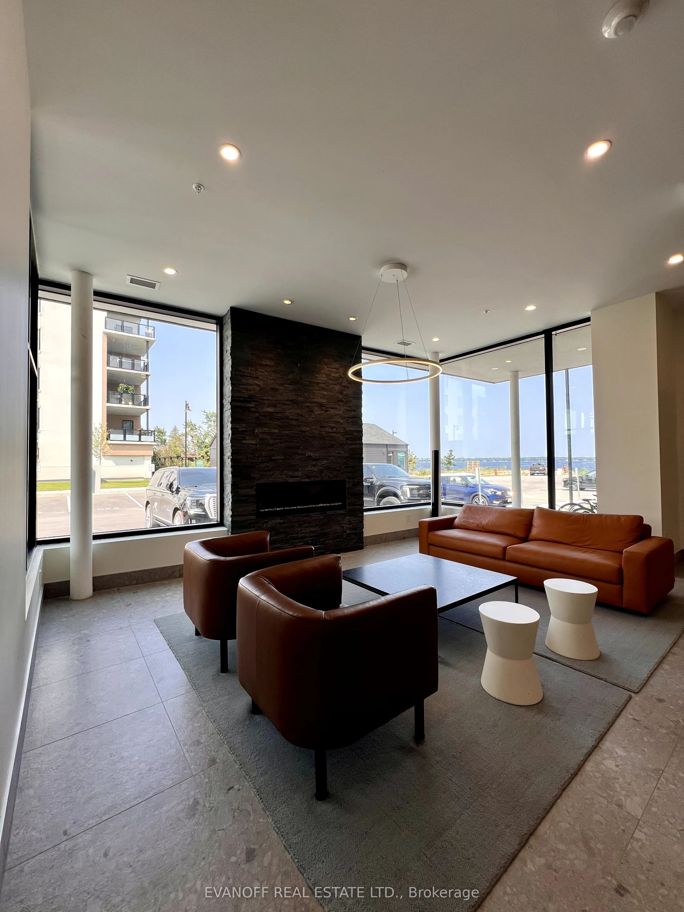 19B West Street N, #406