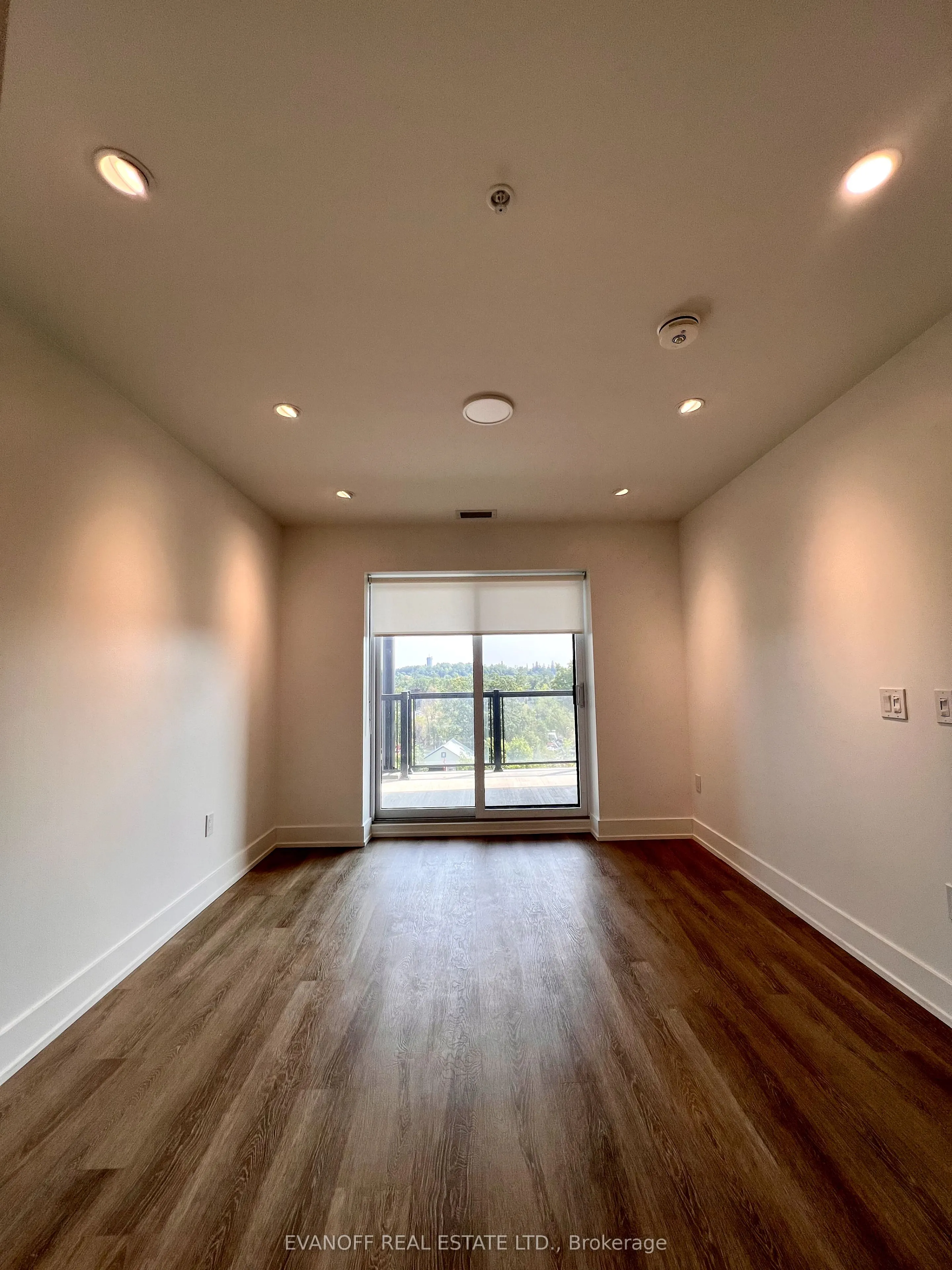 19B West Street N, #406