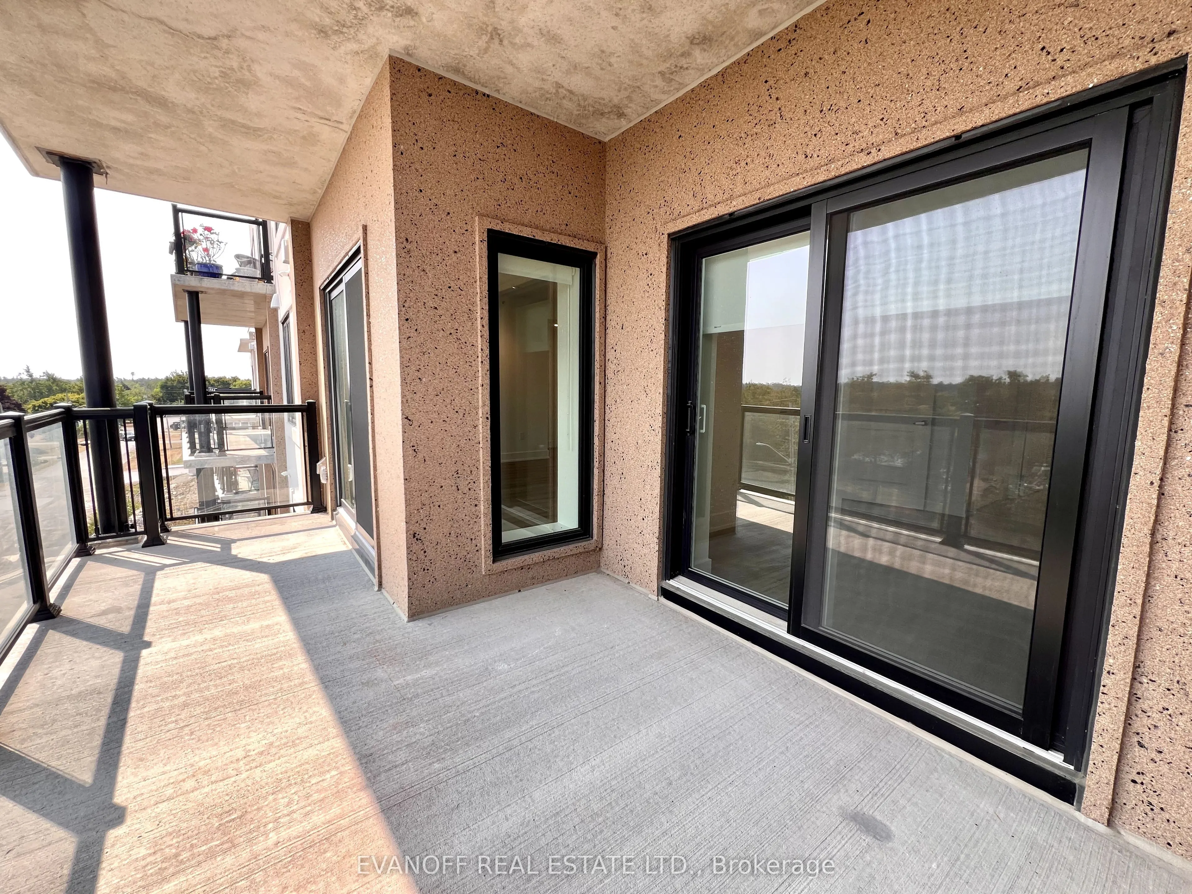 19B West Street N, #406