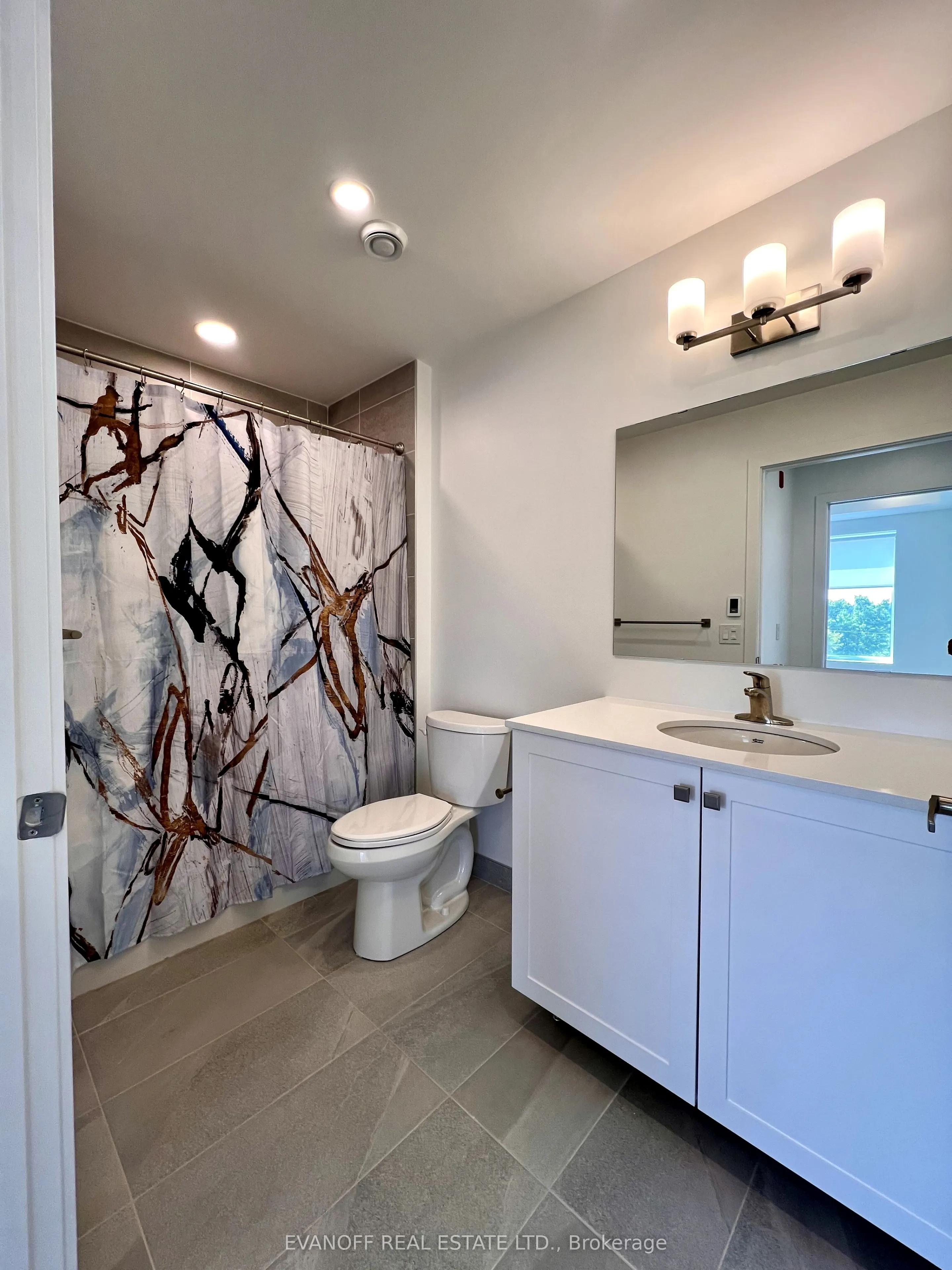 19B West Street N, #406
