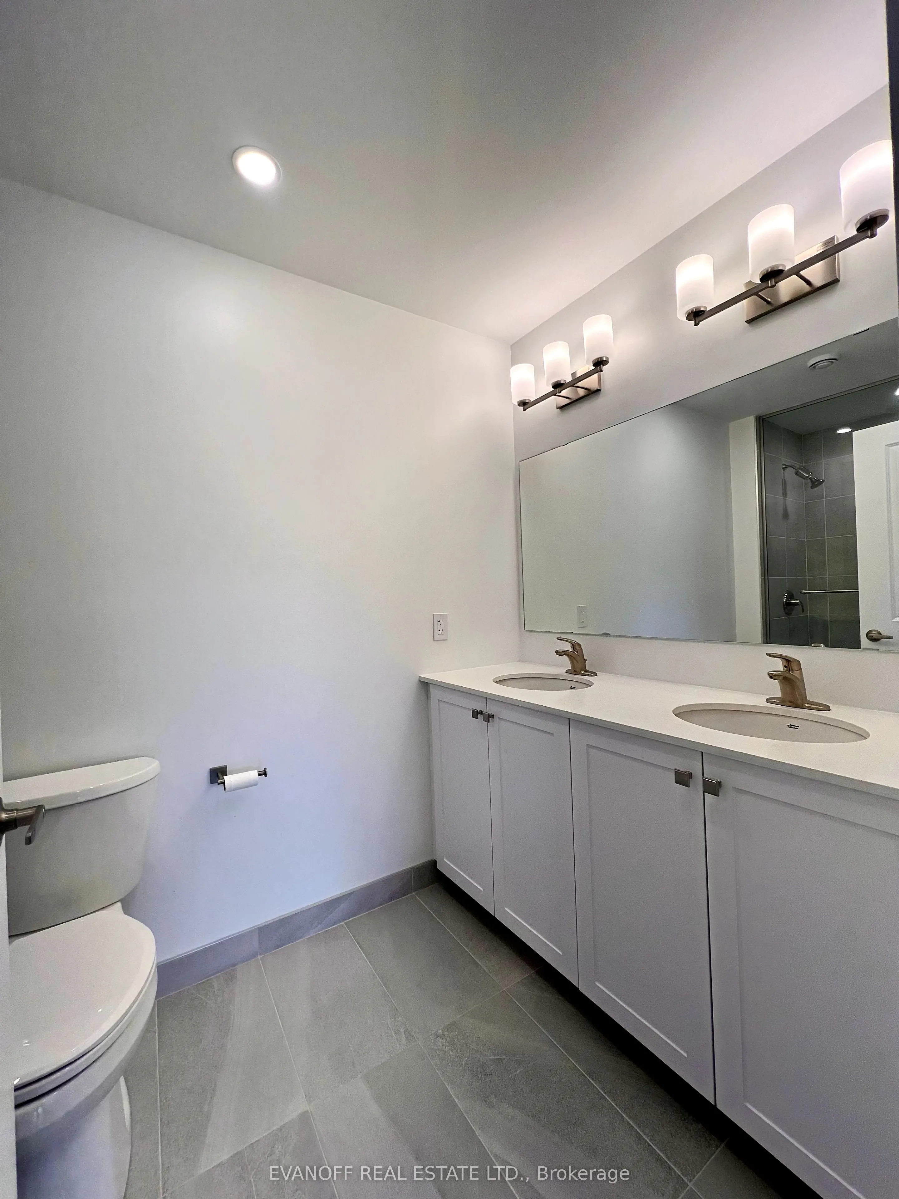 19B West Street N, #406