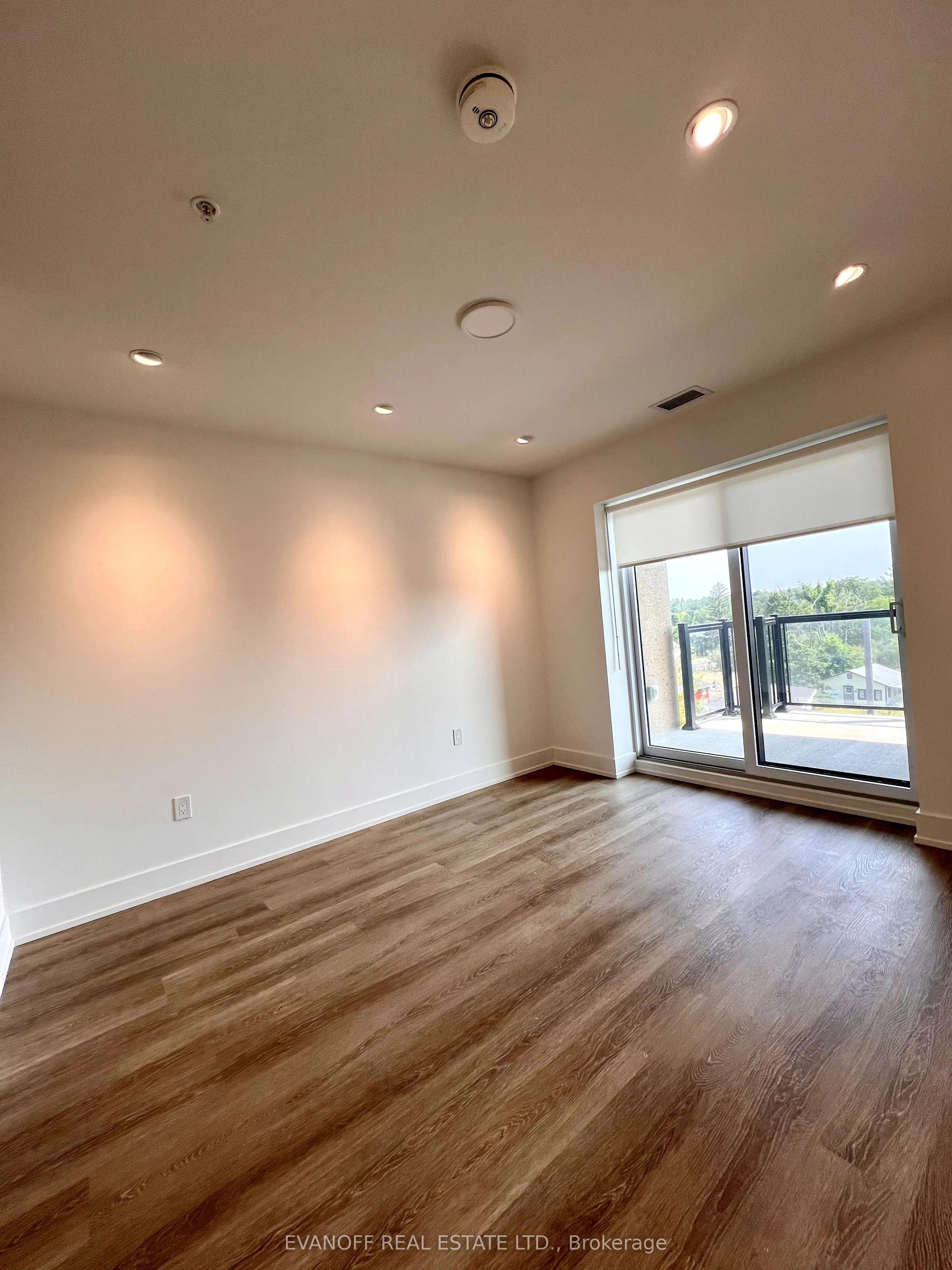 19B West Street N, #406