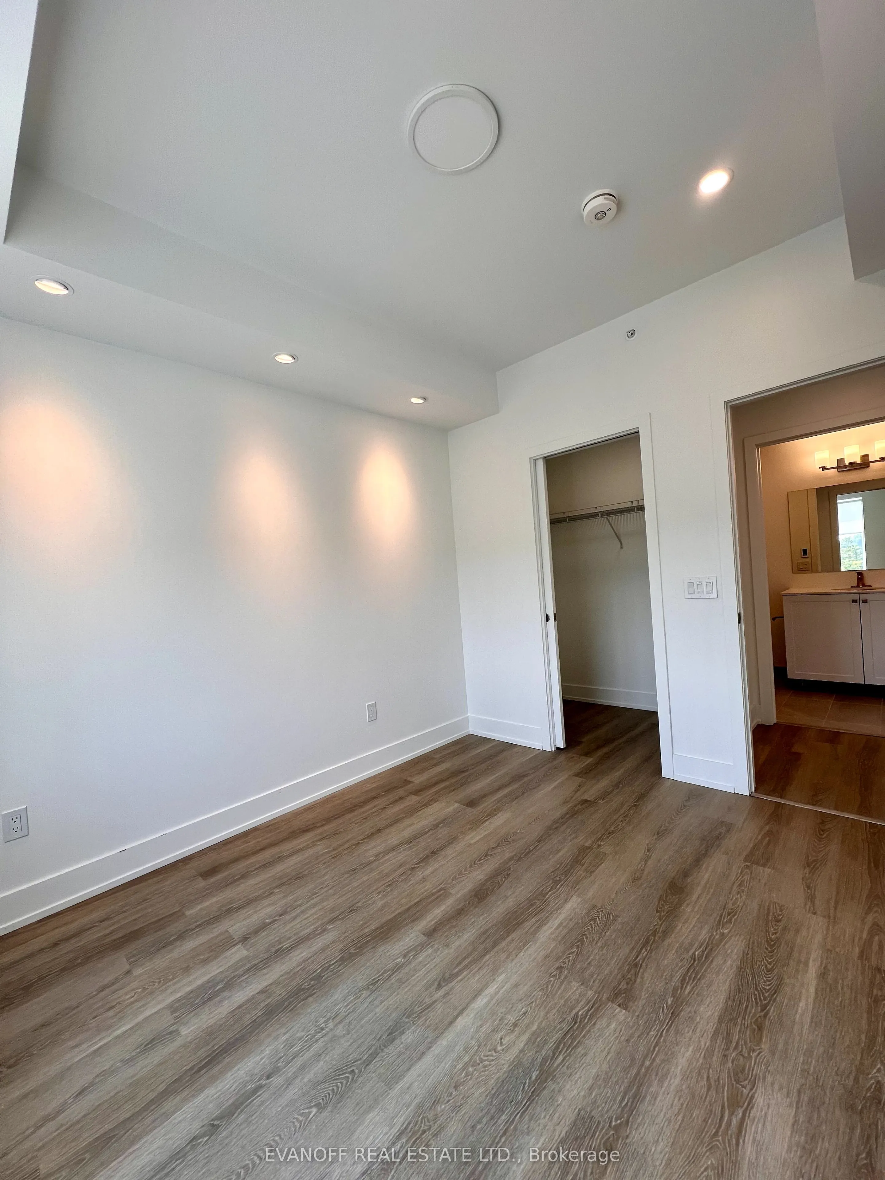19B West Street N, #406