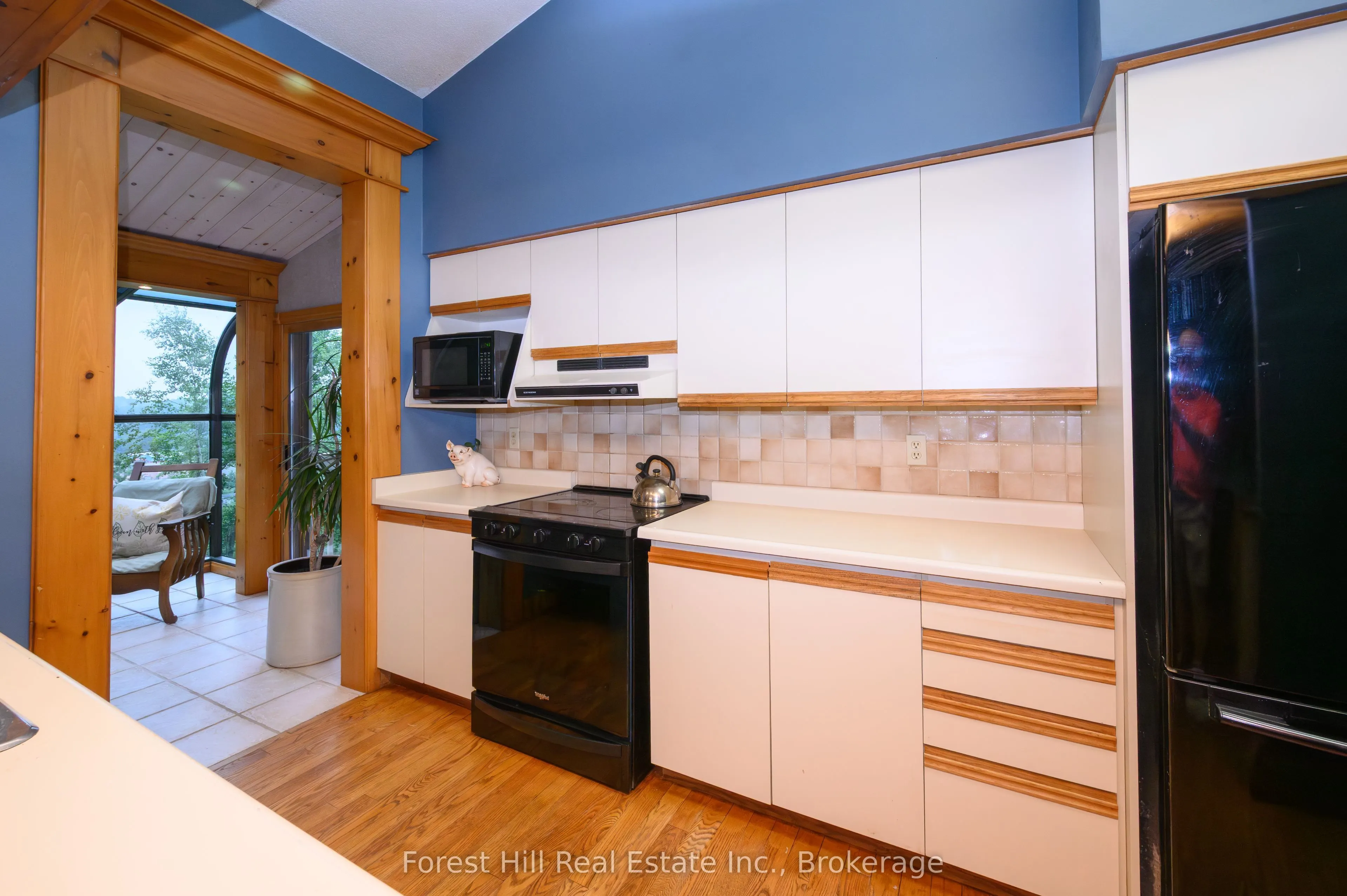 35 Westvale Drive S