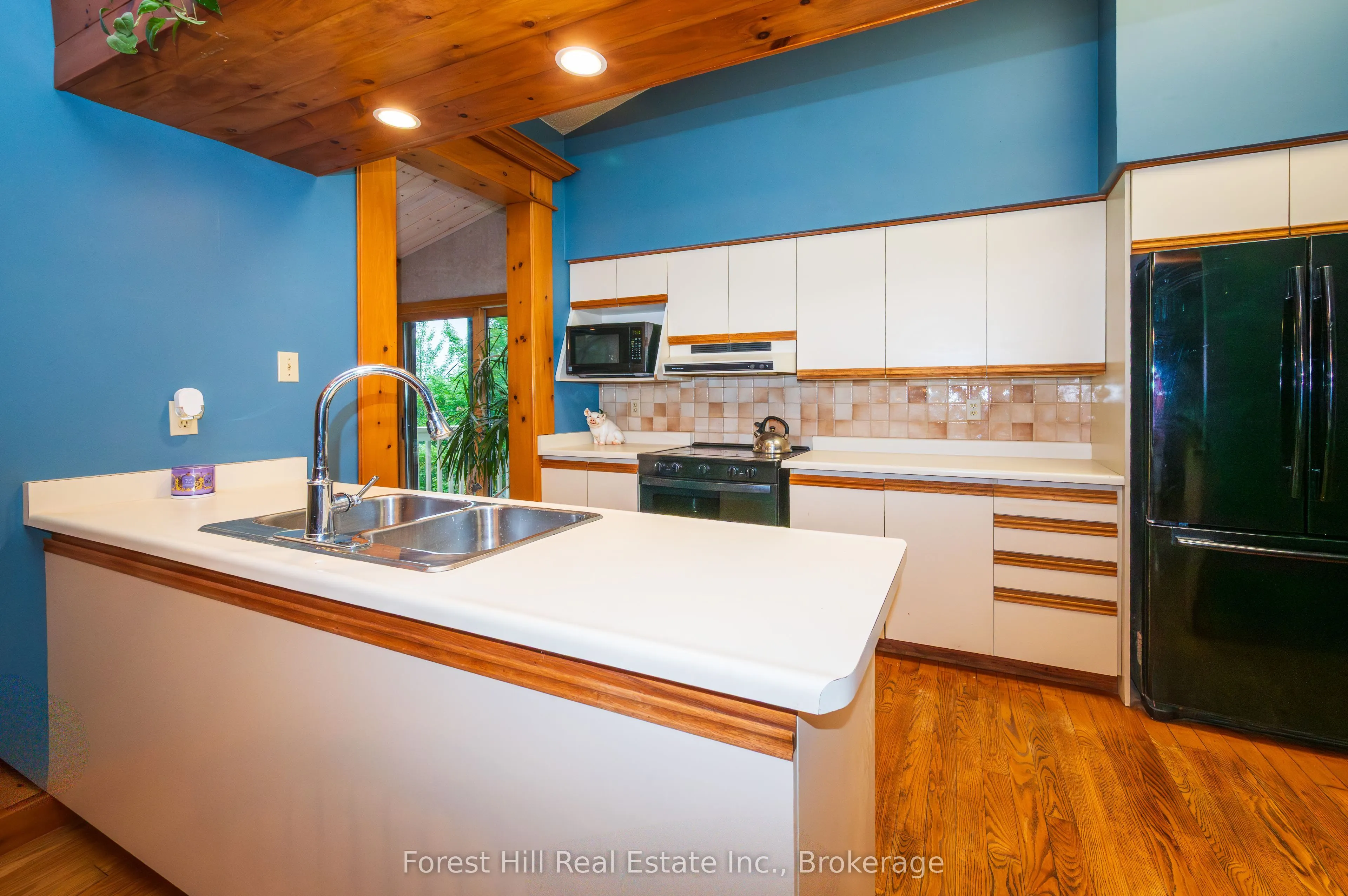 35 Westvale Drive S