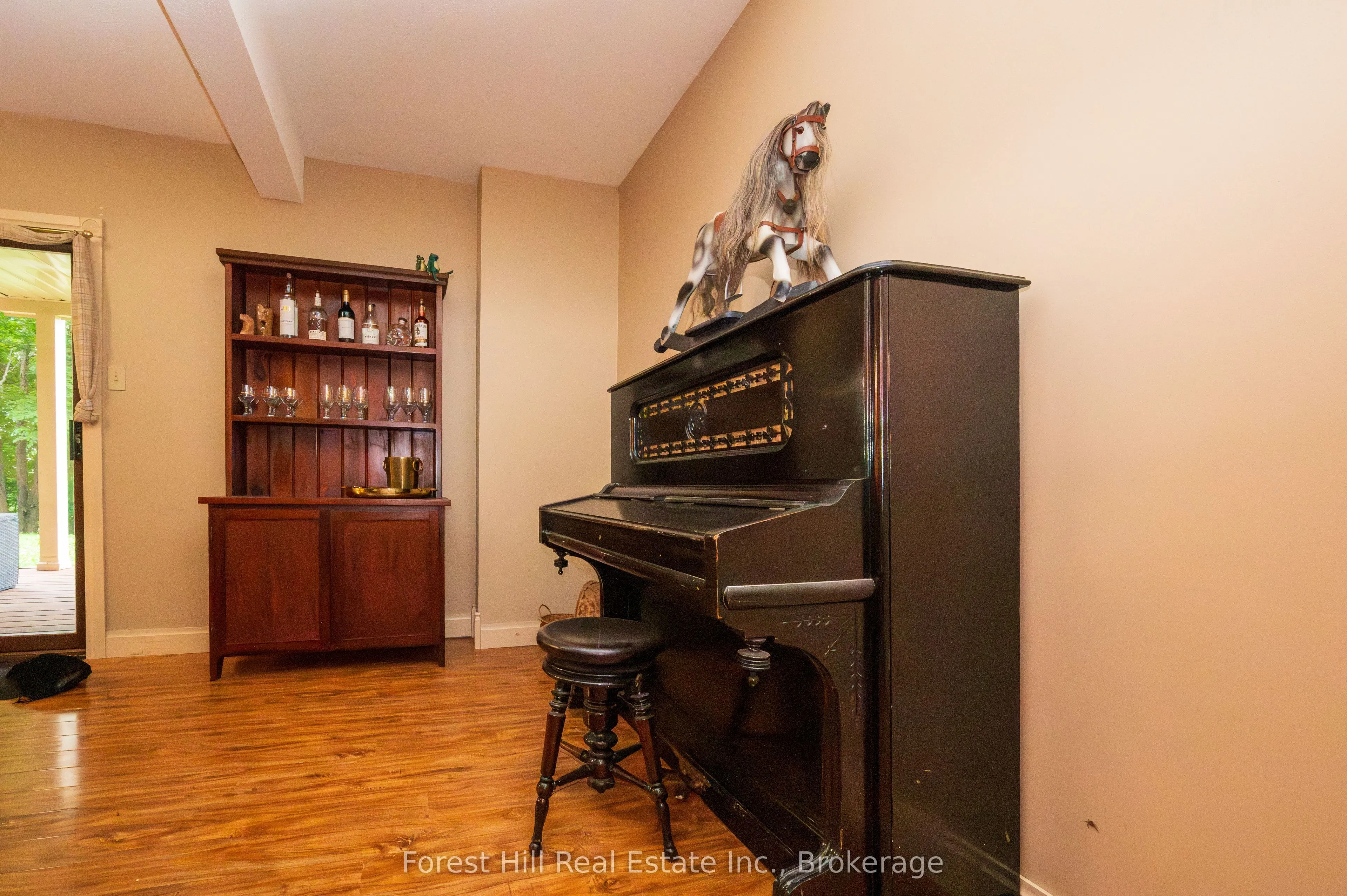 35 Westvale Drive S
