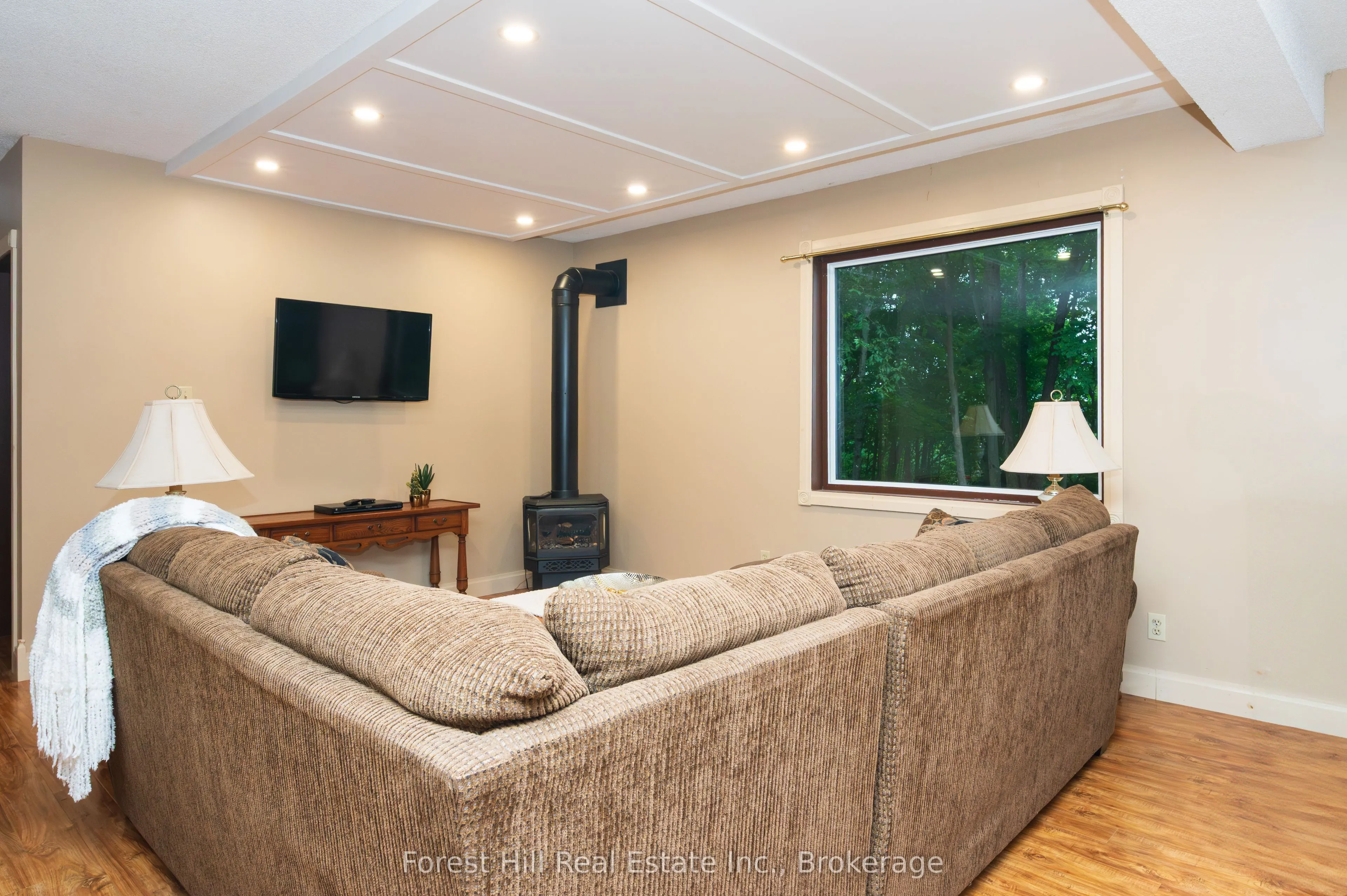 35 Westvale Drive S