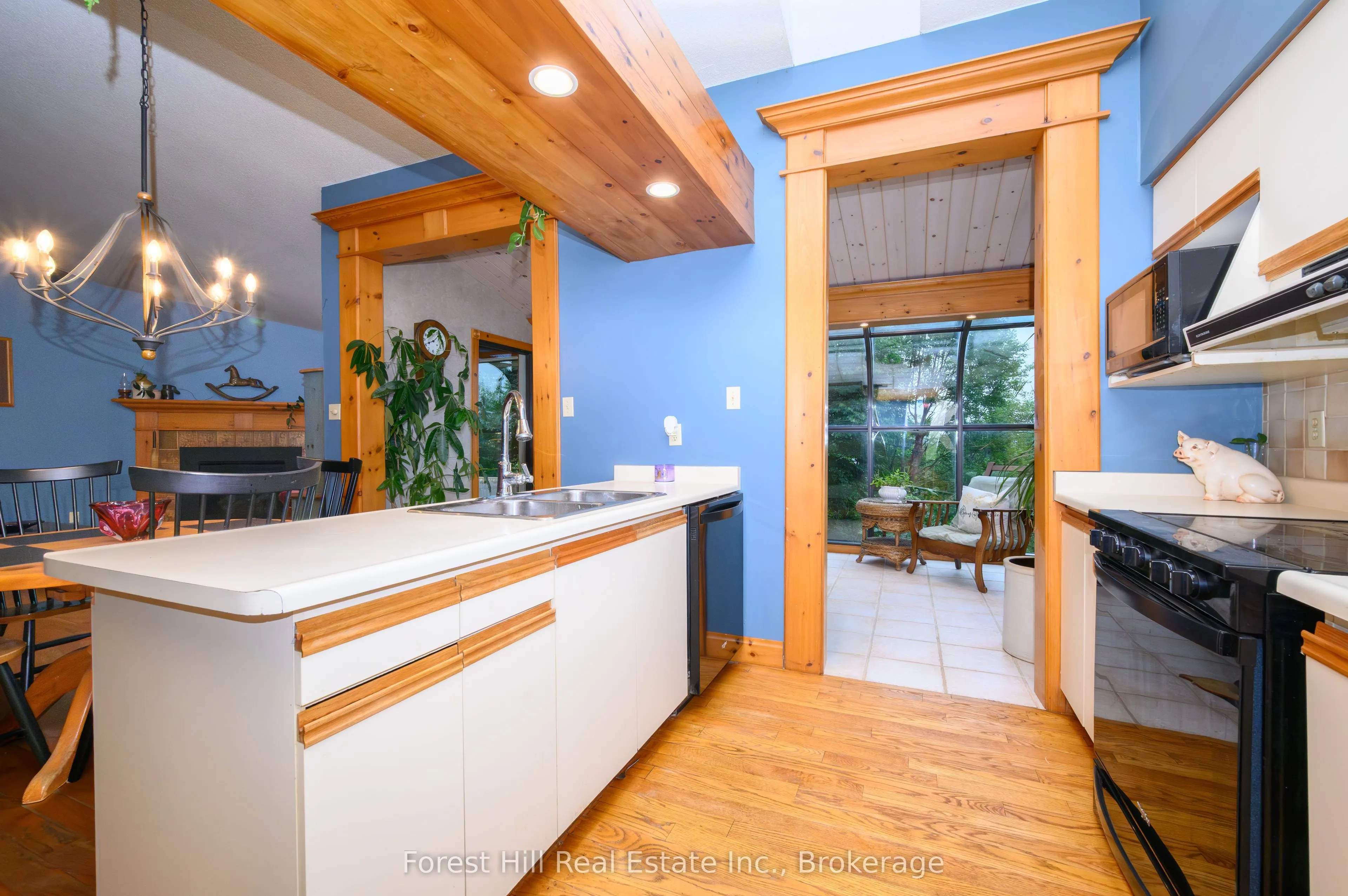 35 Westvale Drive S