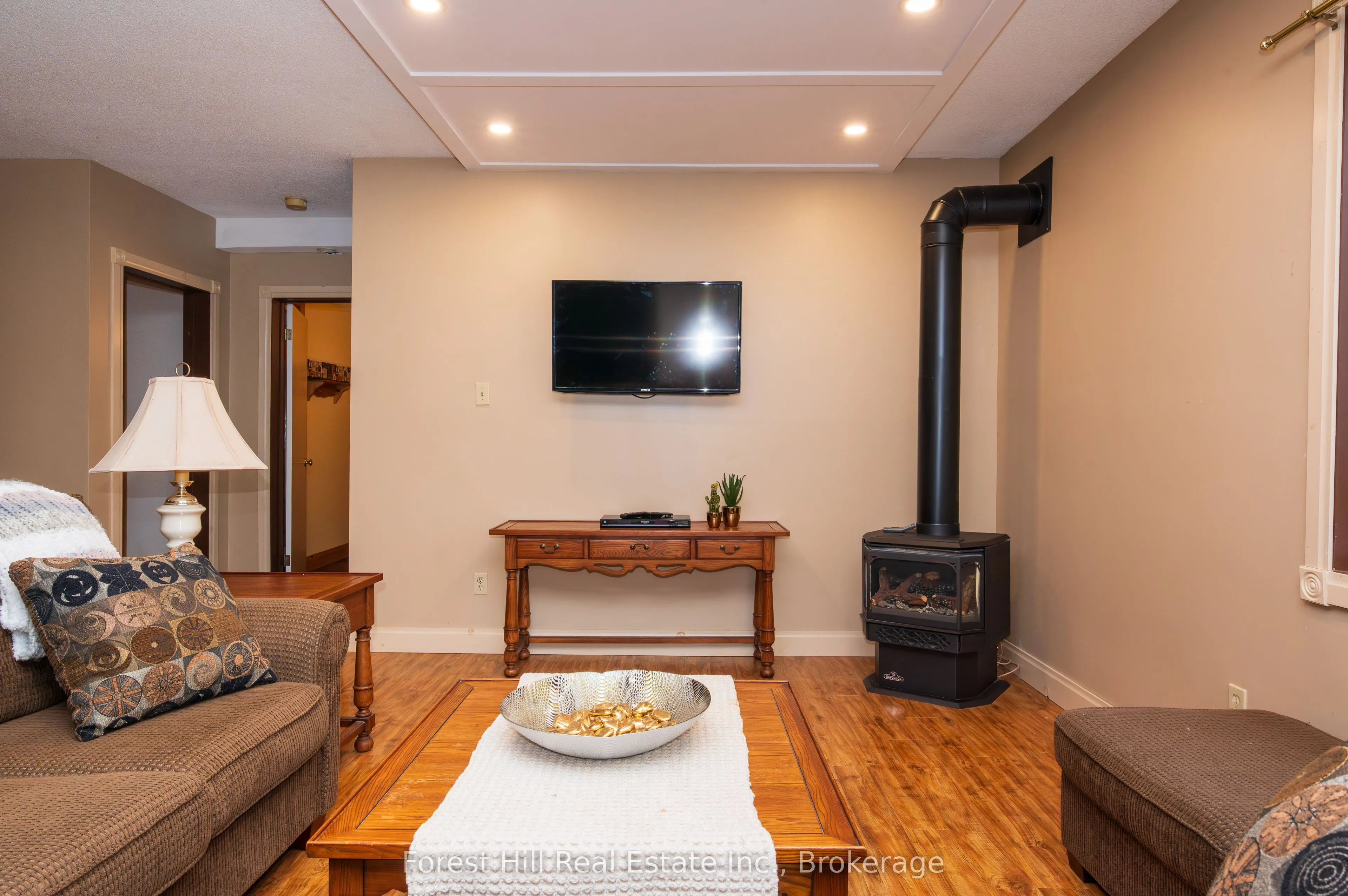 35 Westvale Drive S