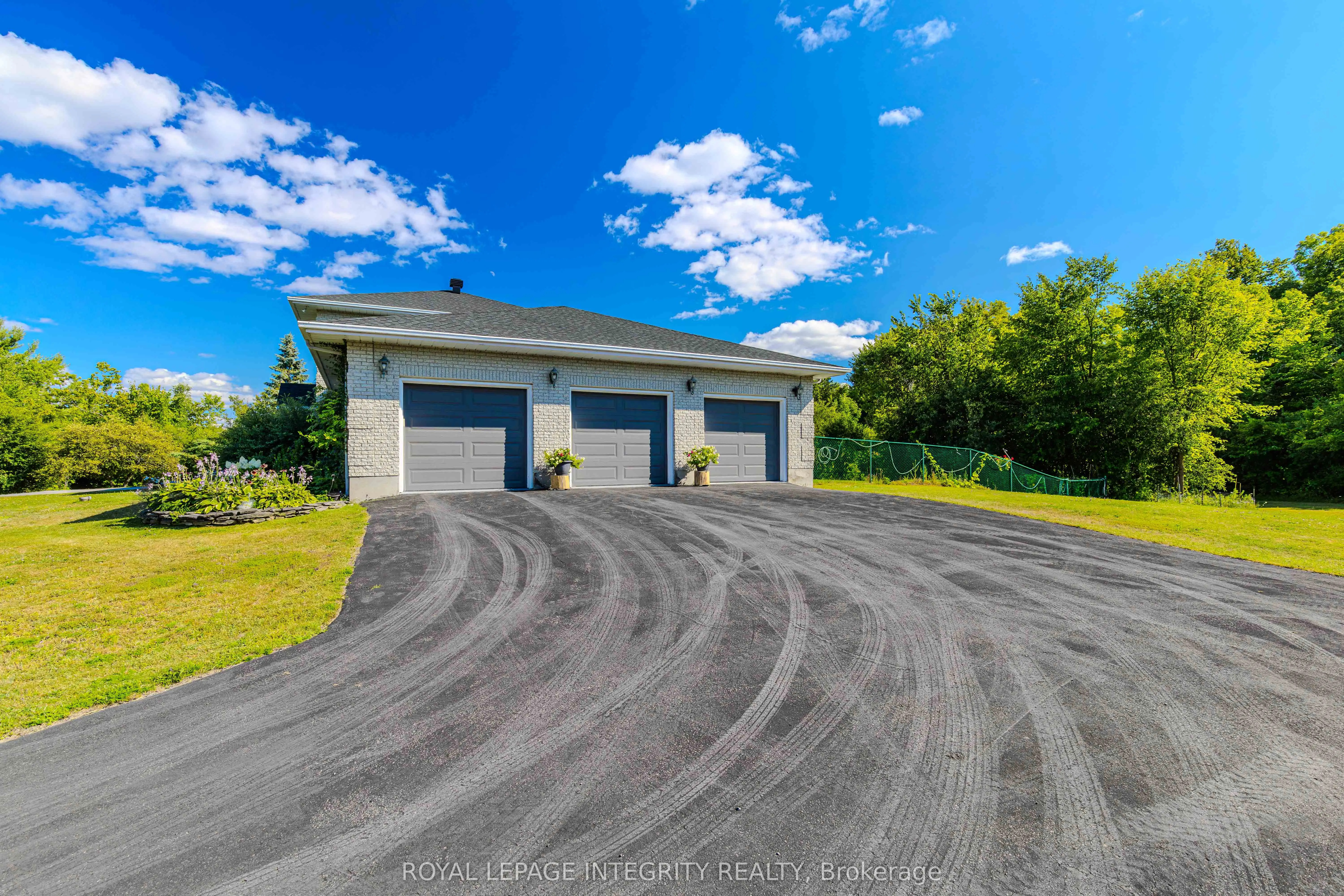 2025 Sixth Line Road N
