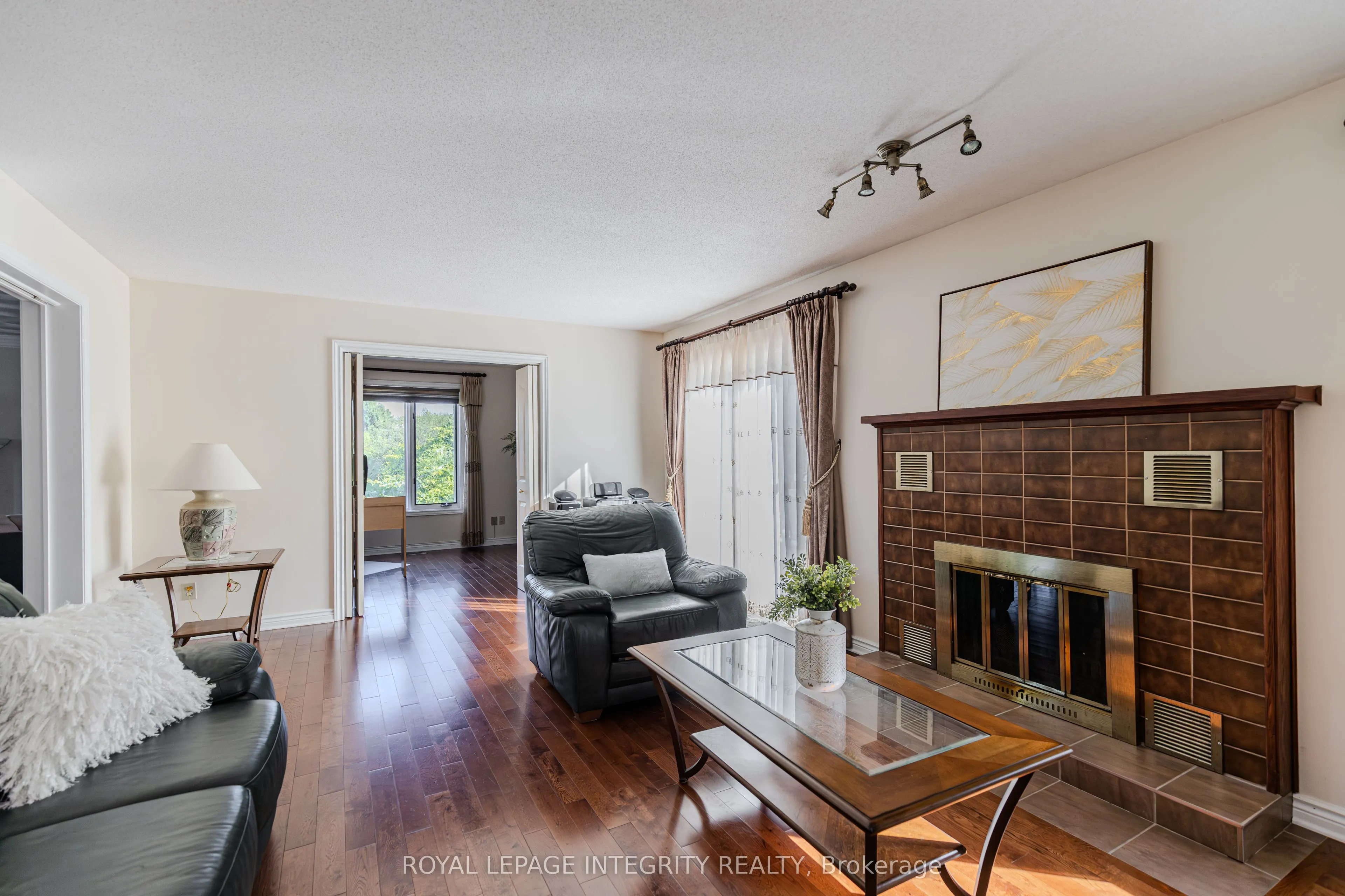 2025 Sixth Line Road N