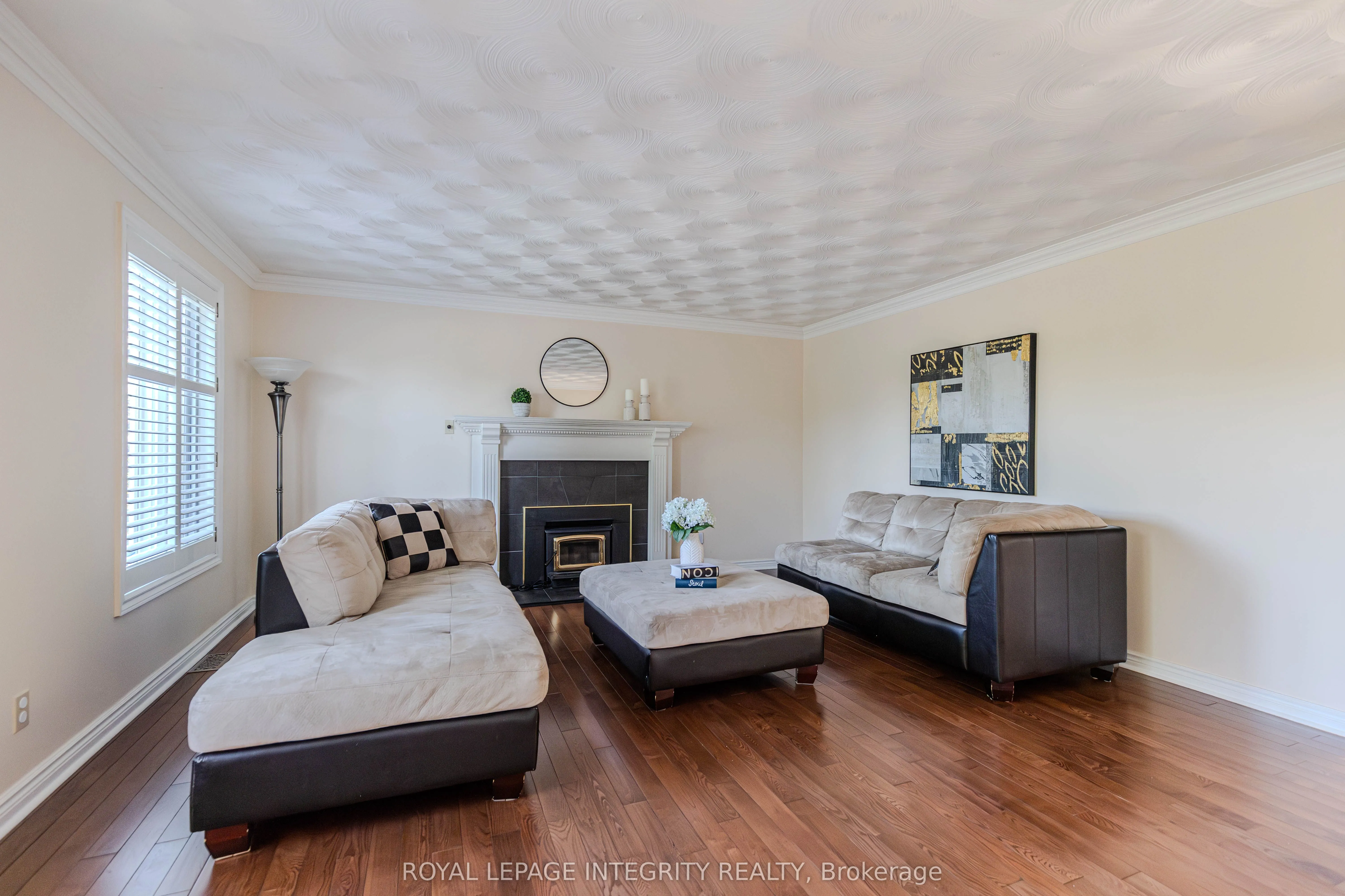 2025 Sixth Line Road N