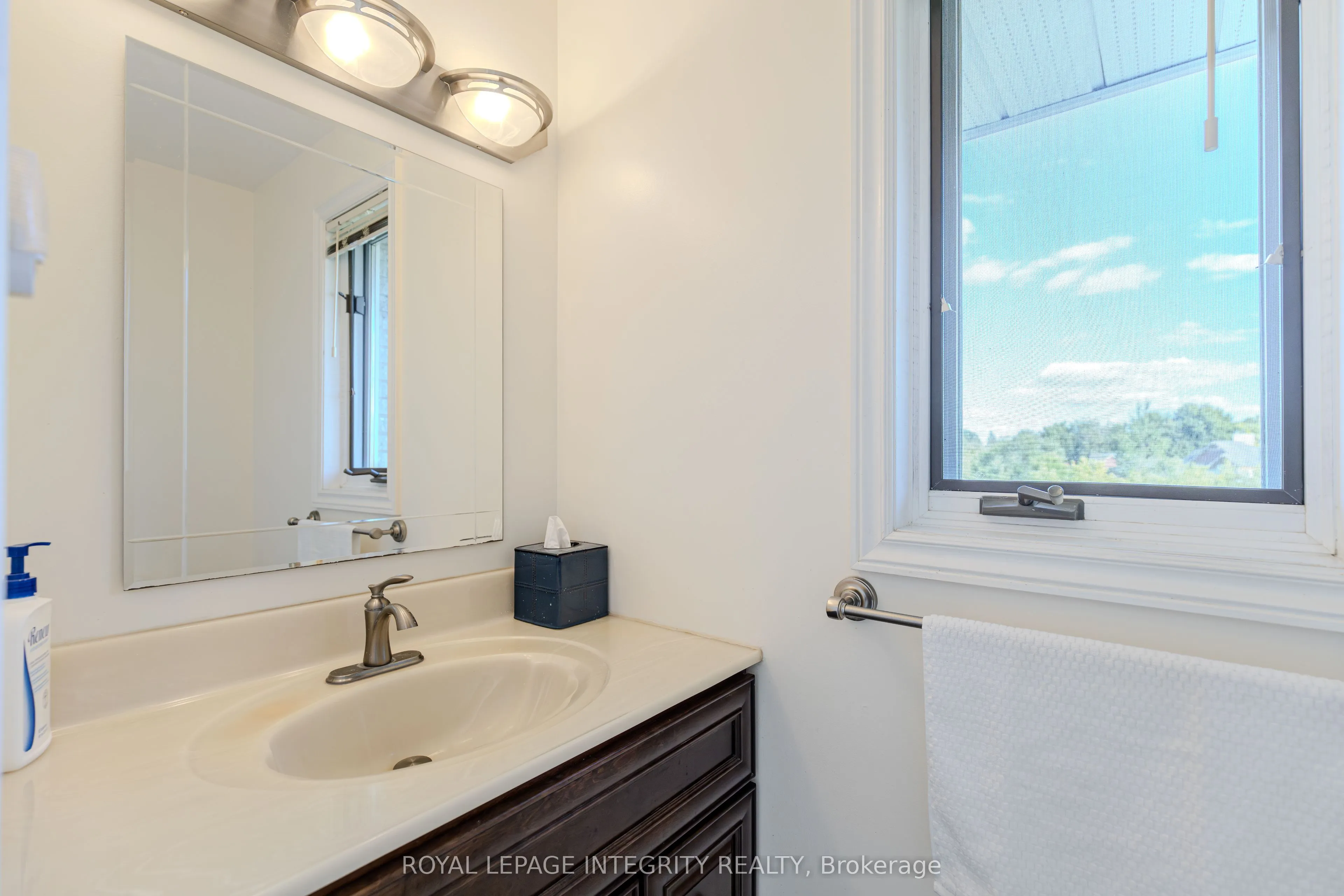 2025 Sixth Line Road N