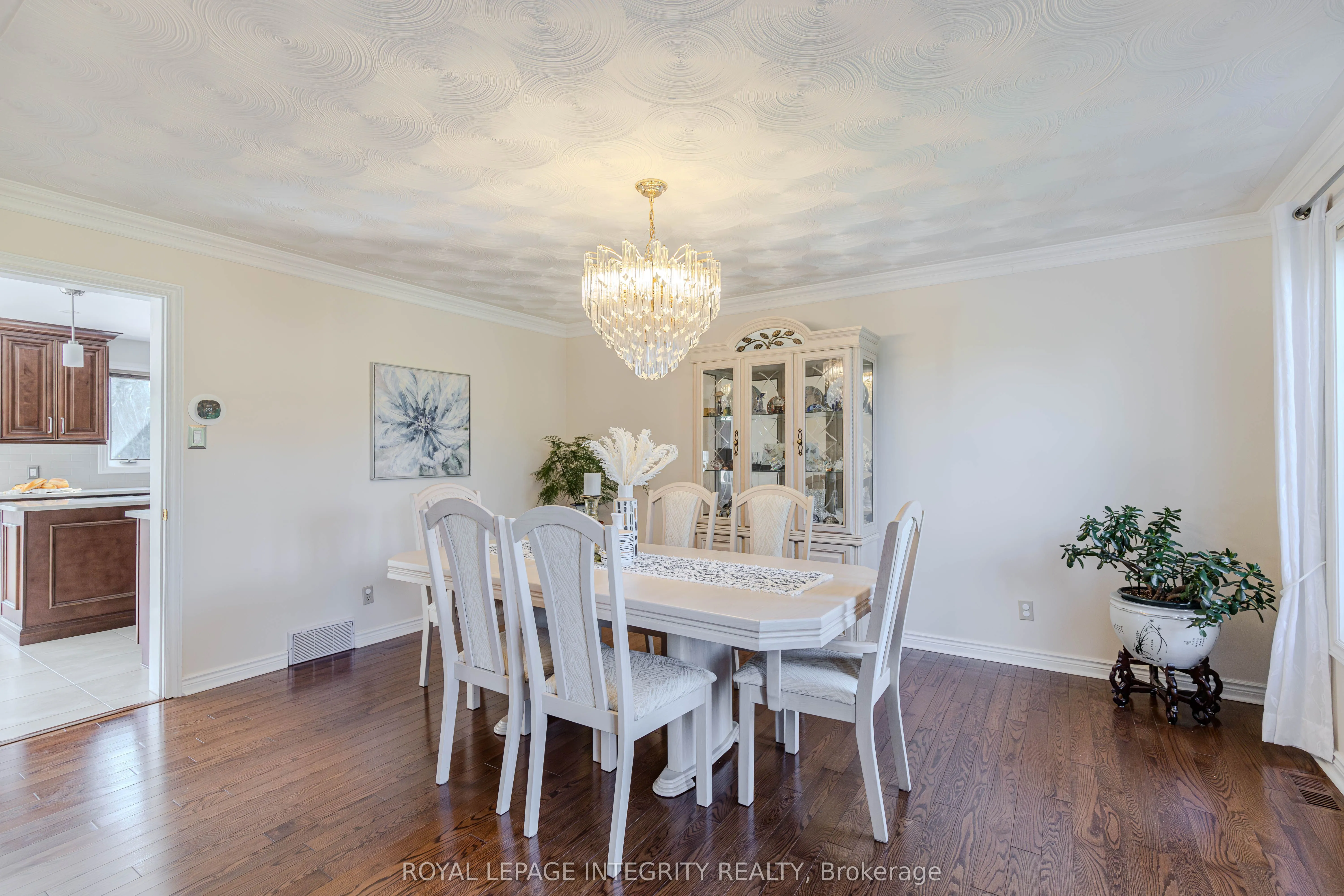 2025 Sixth Line Road N