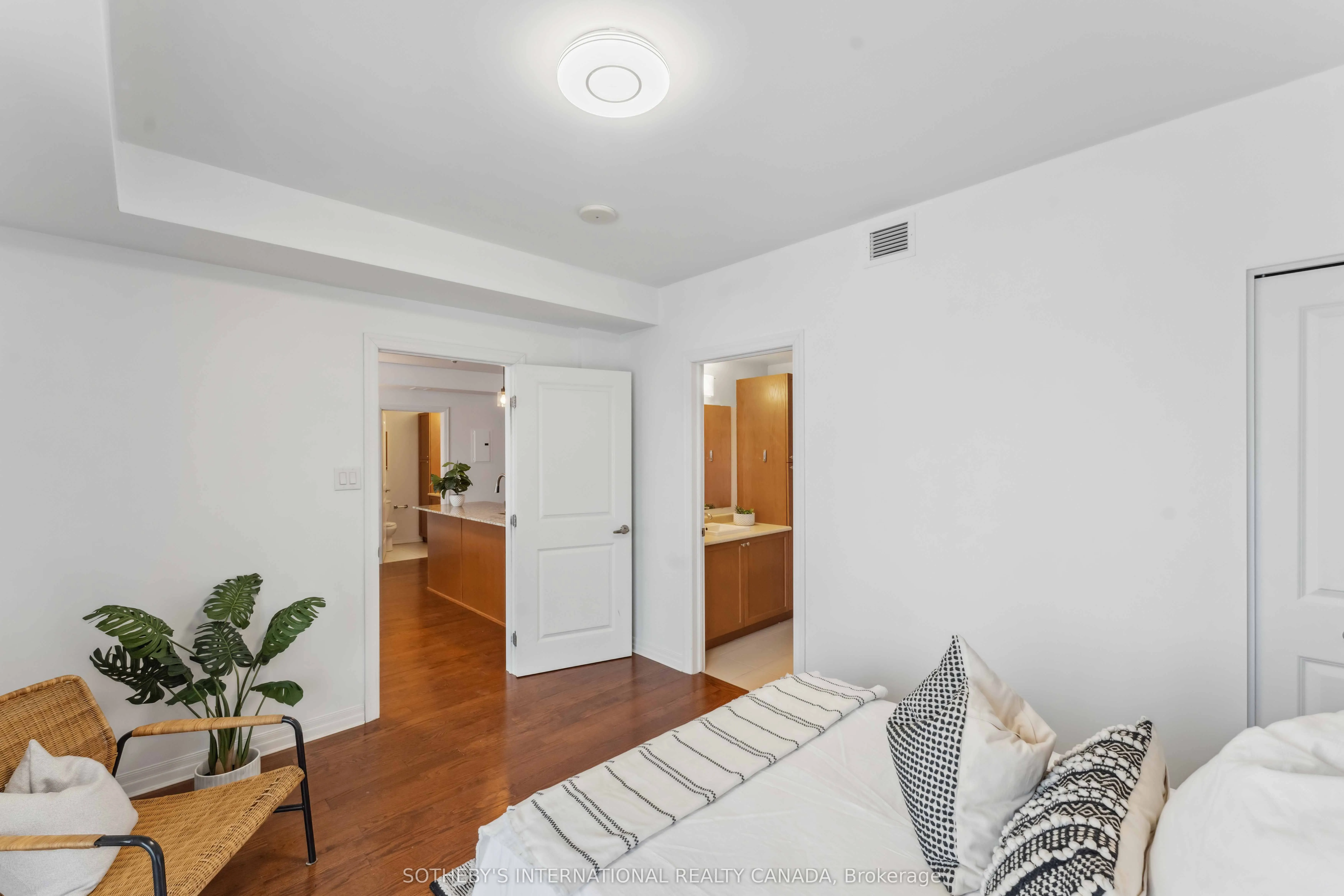 90 Landry Street, #907