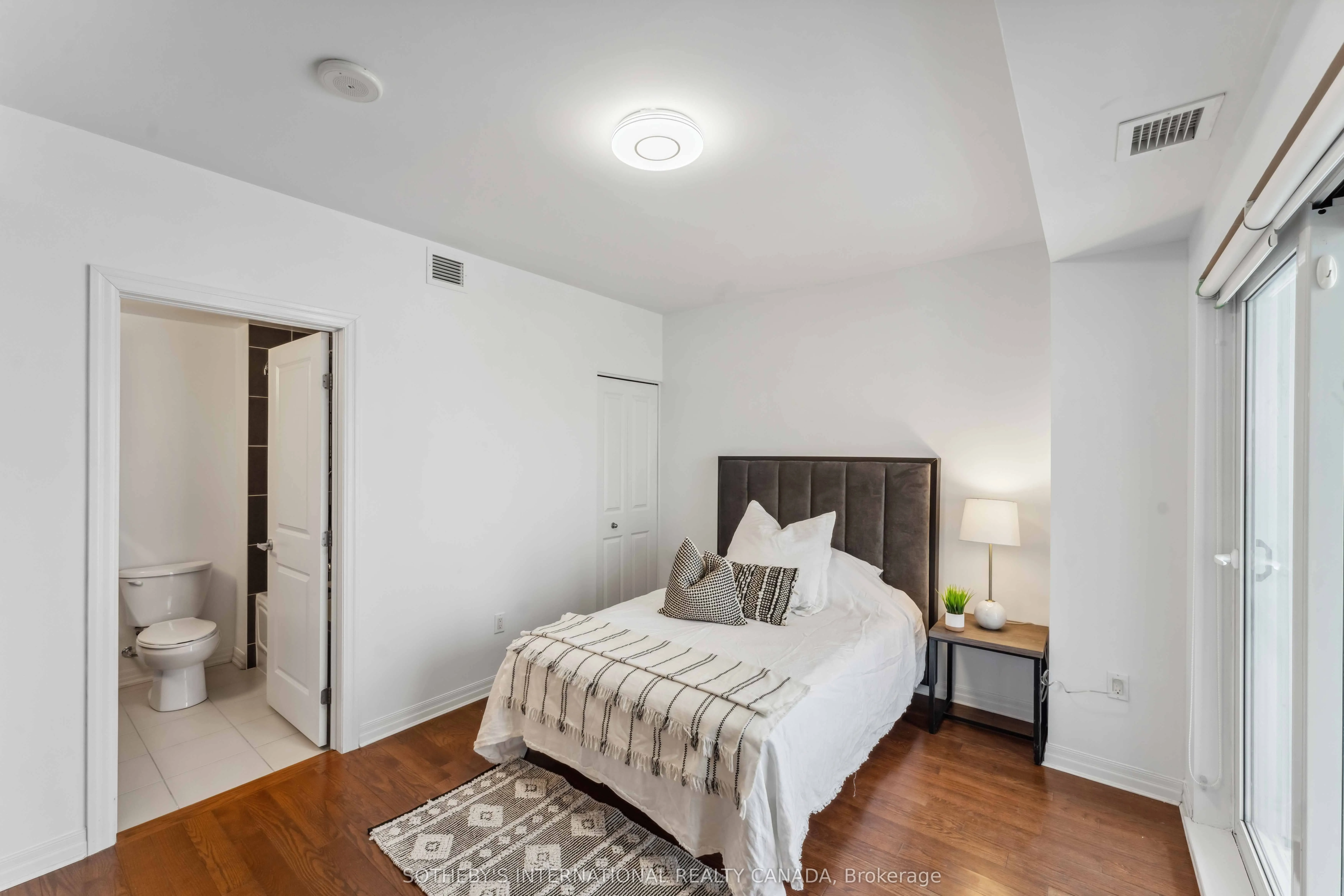 90 Landry Street, #907