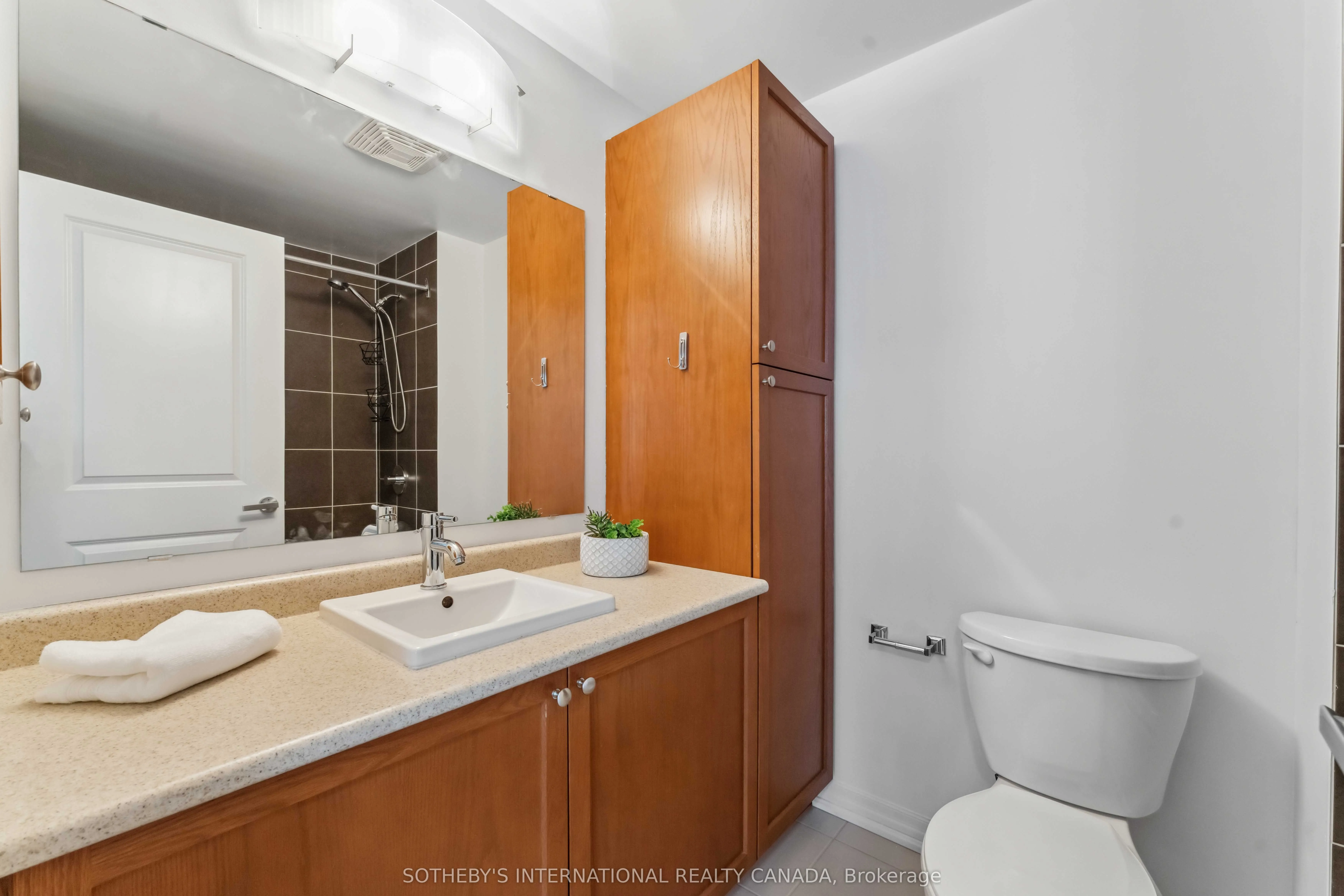 90 Landry Street, #907