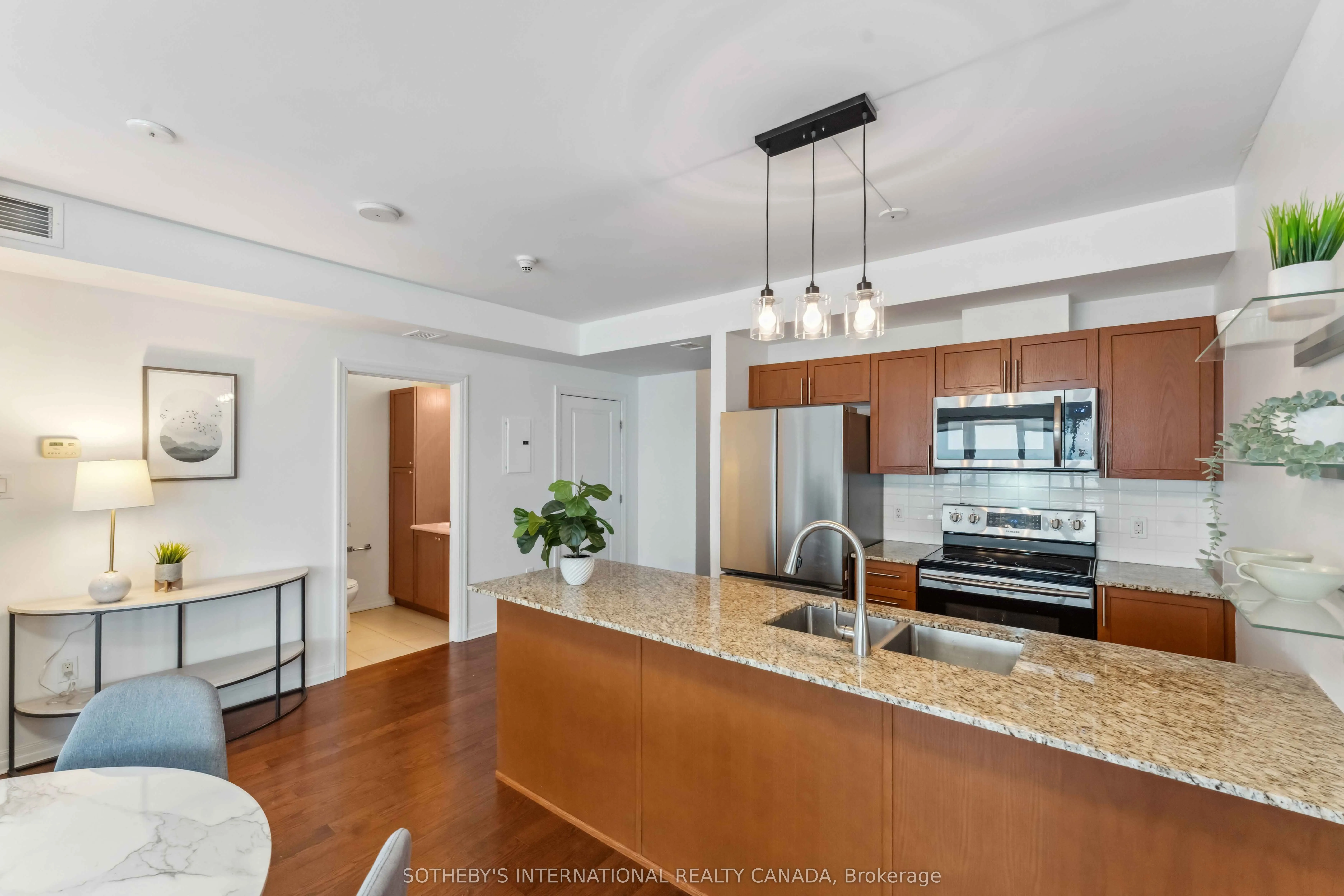 90 Landry Street, #907