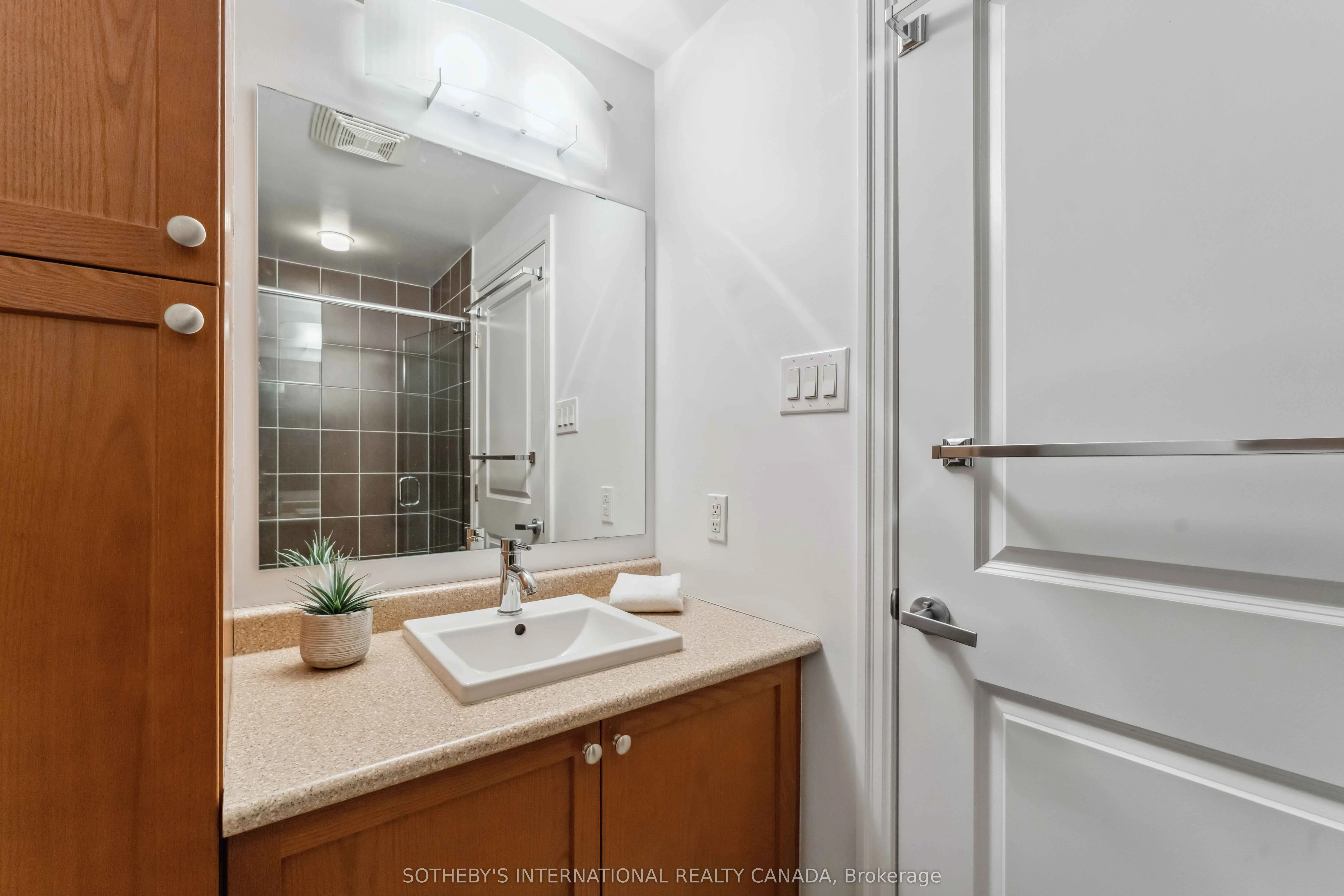 90 Landry Street, #907