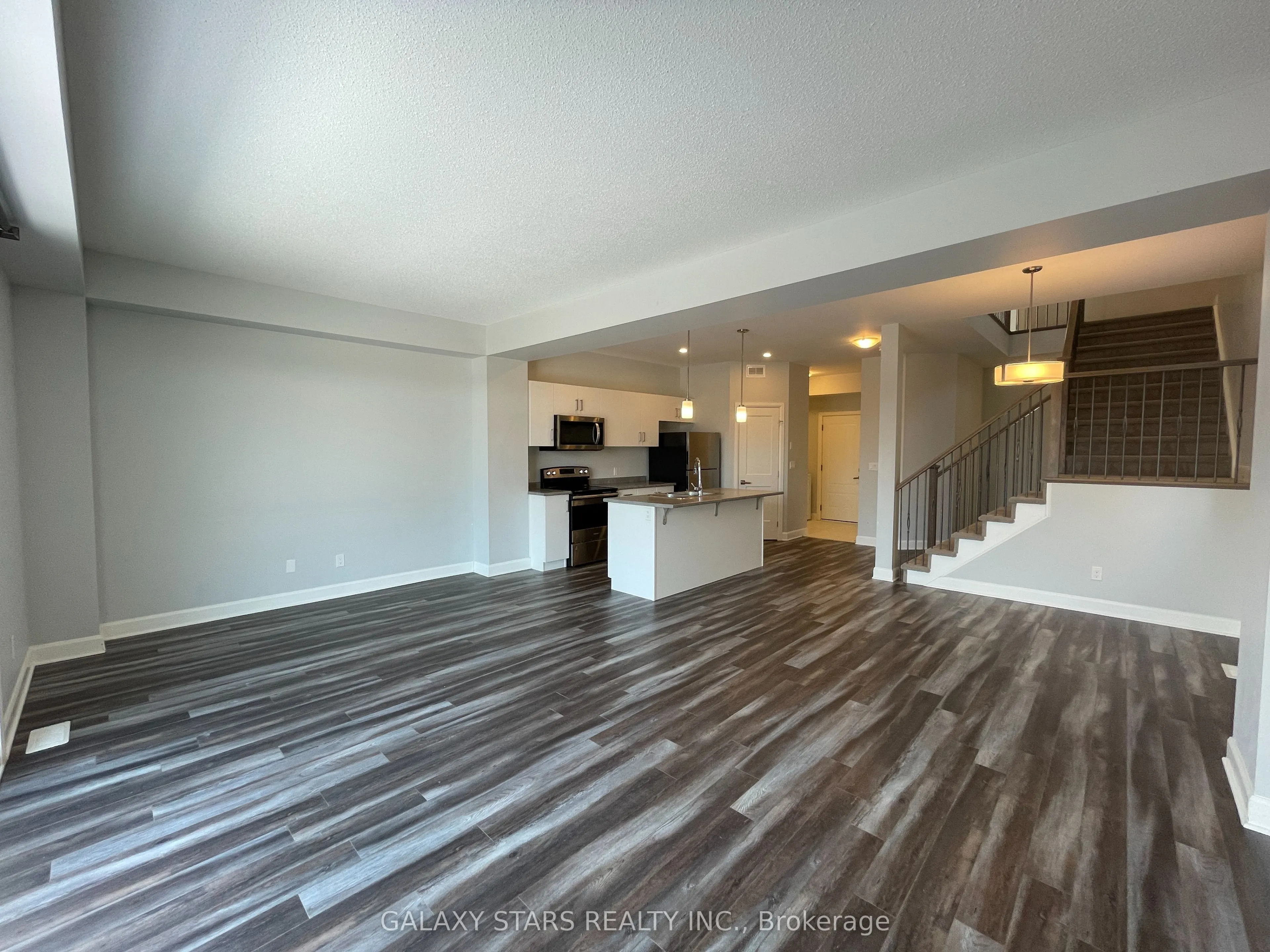 1231 Max Crescent