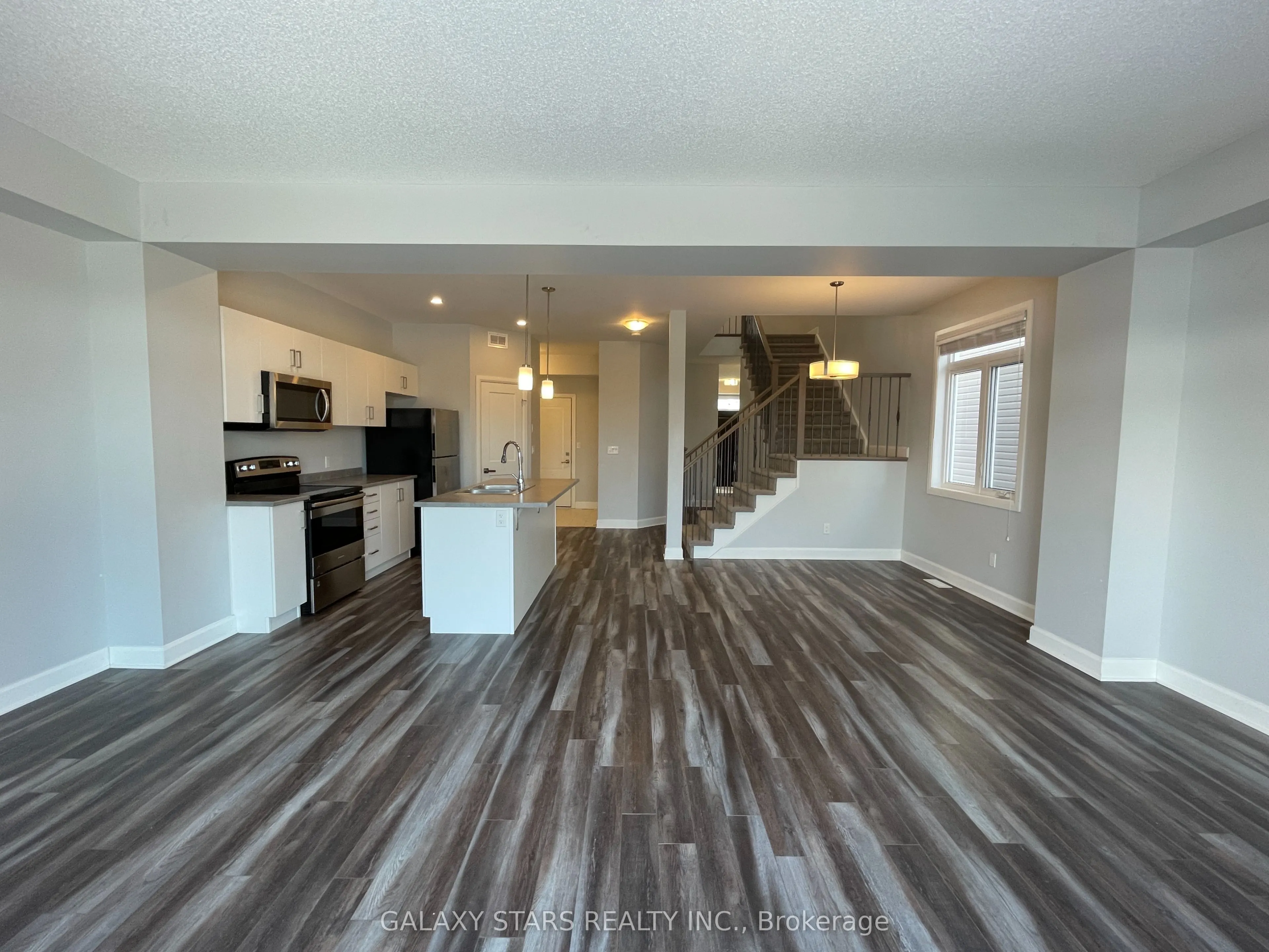 1231 Max Crescent