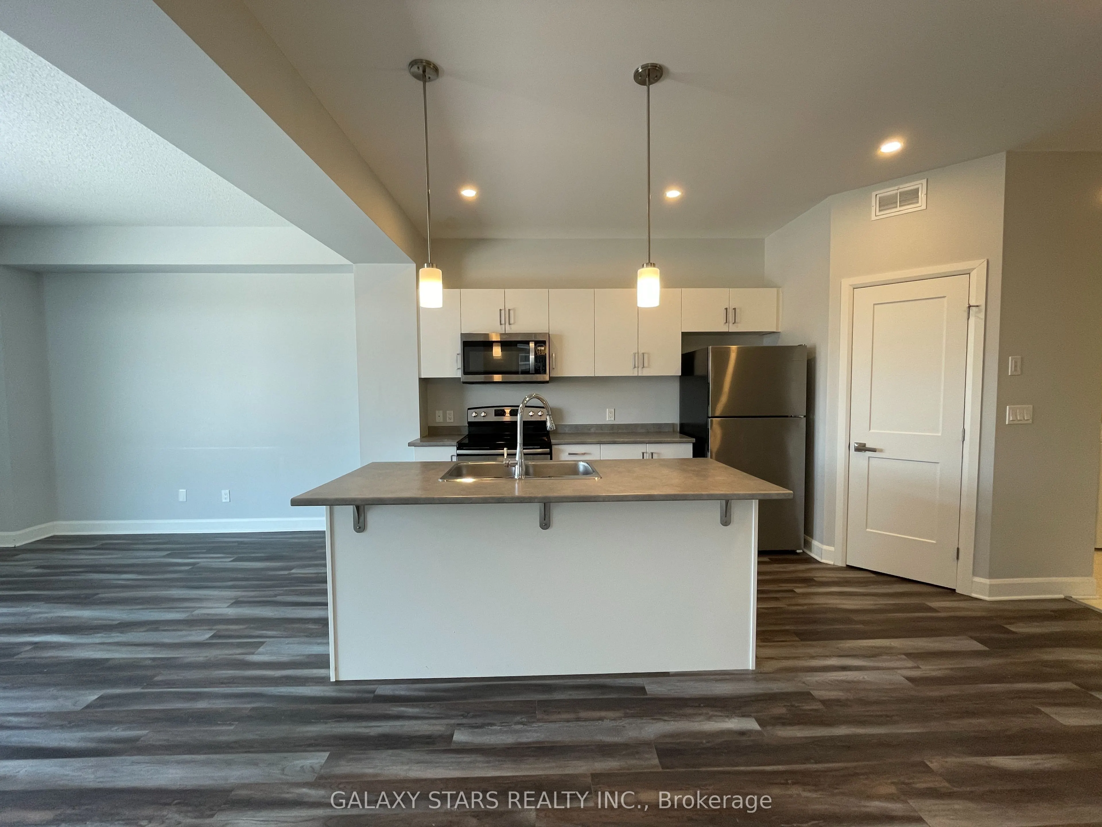 1231 Max Crescent