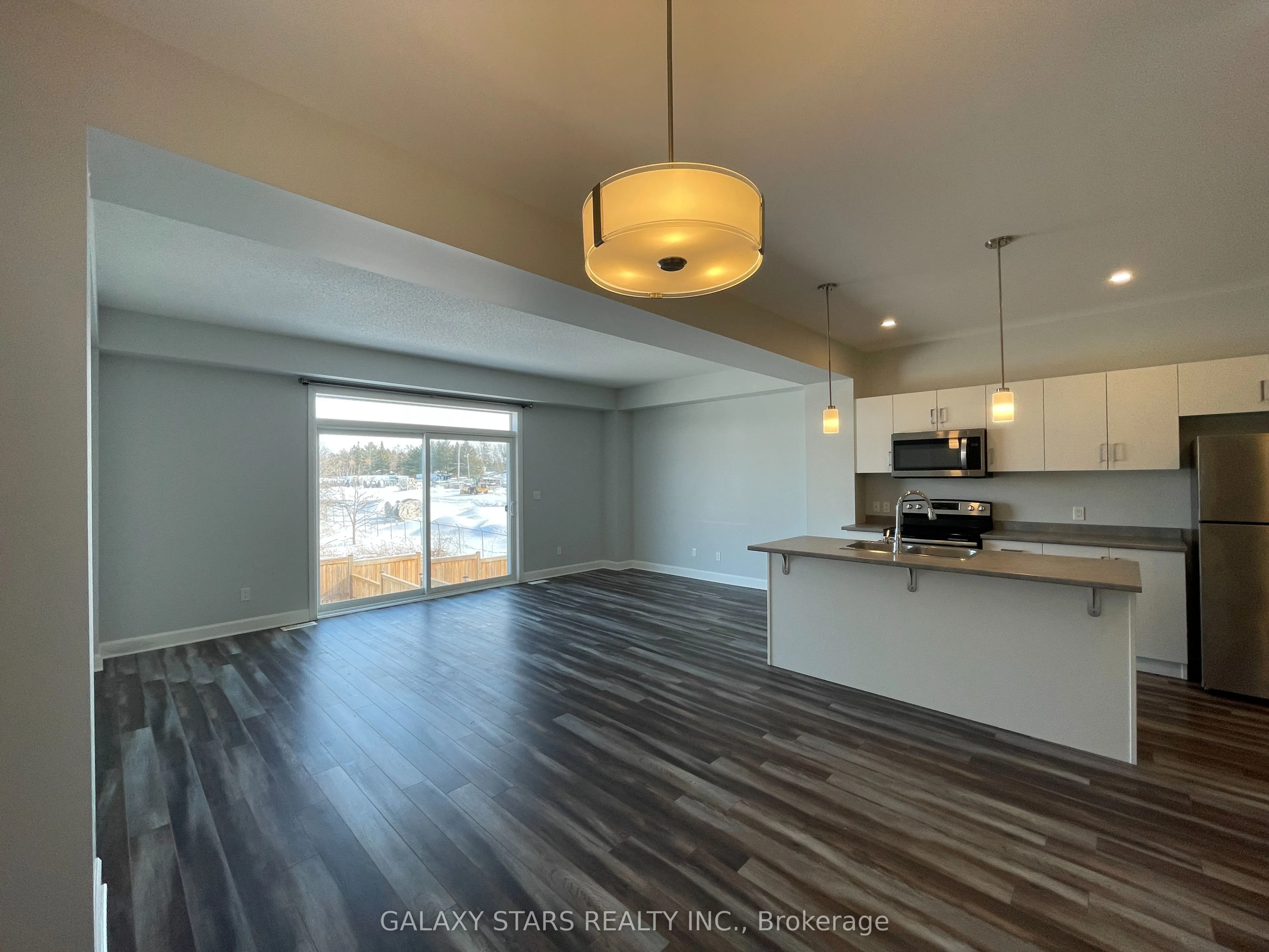 1231 Max Crescent