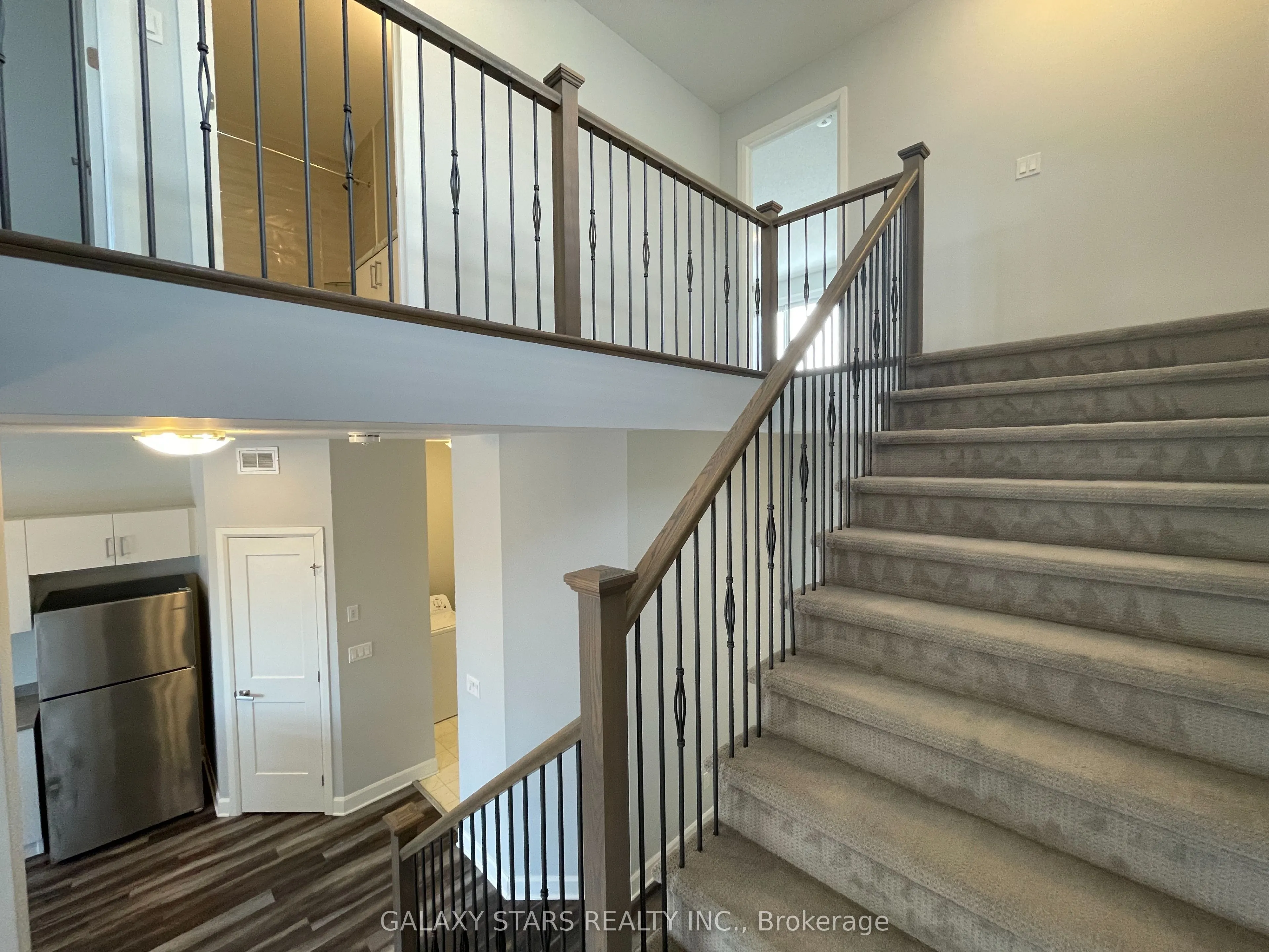 1231 Max Crescent