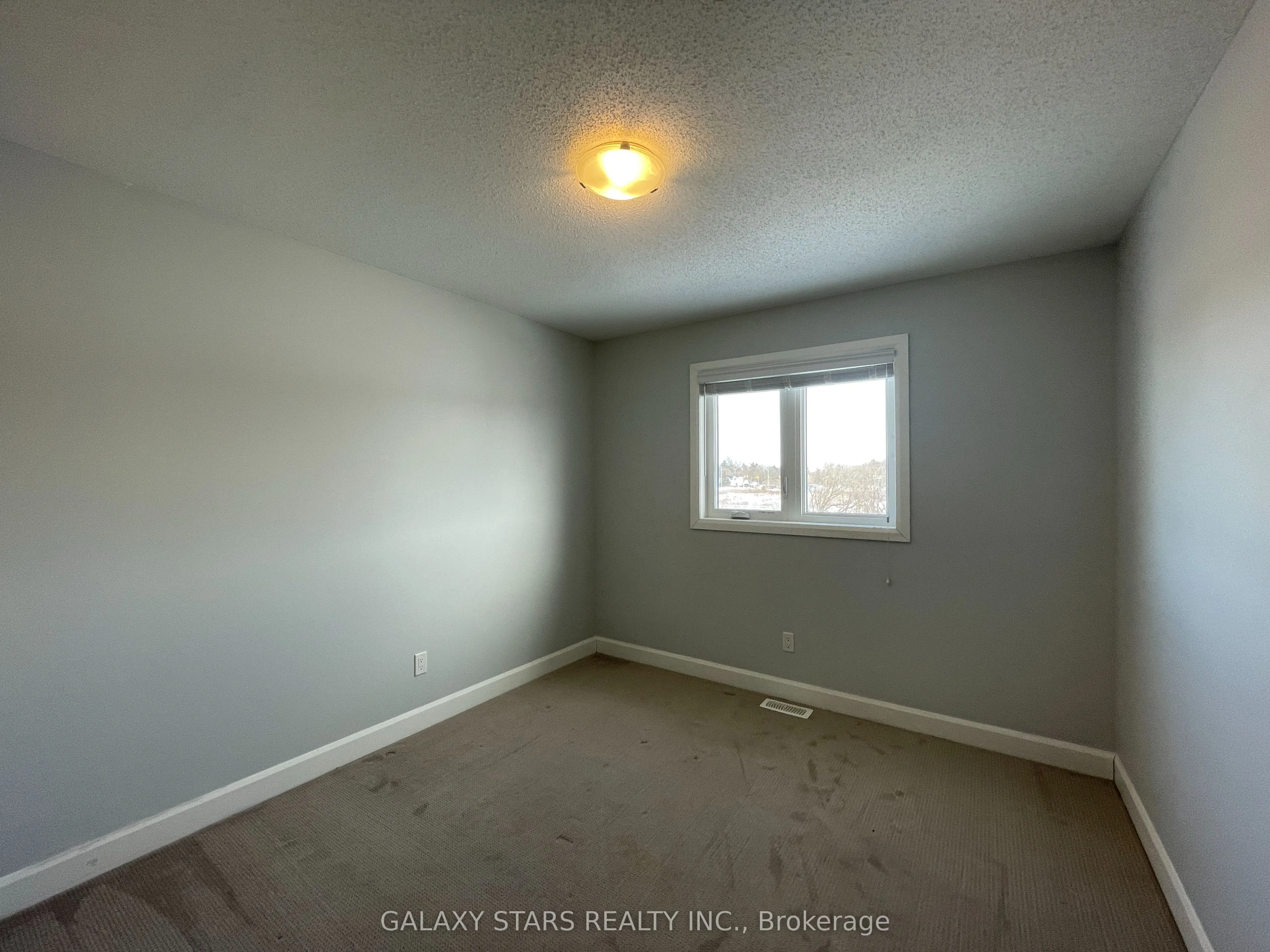 1231 Max Crescent