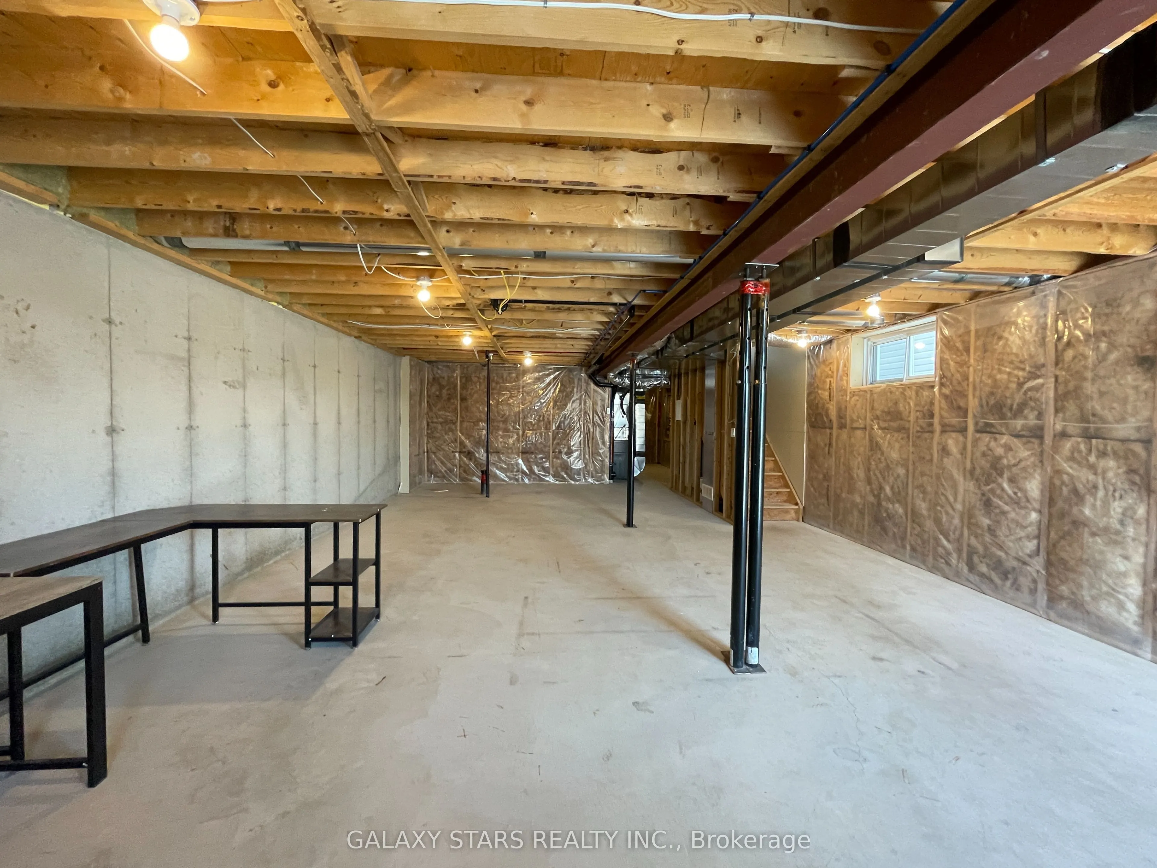 1231 Max Crescent