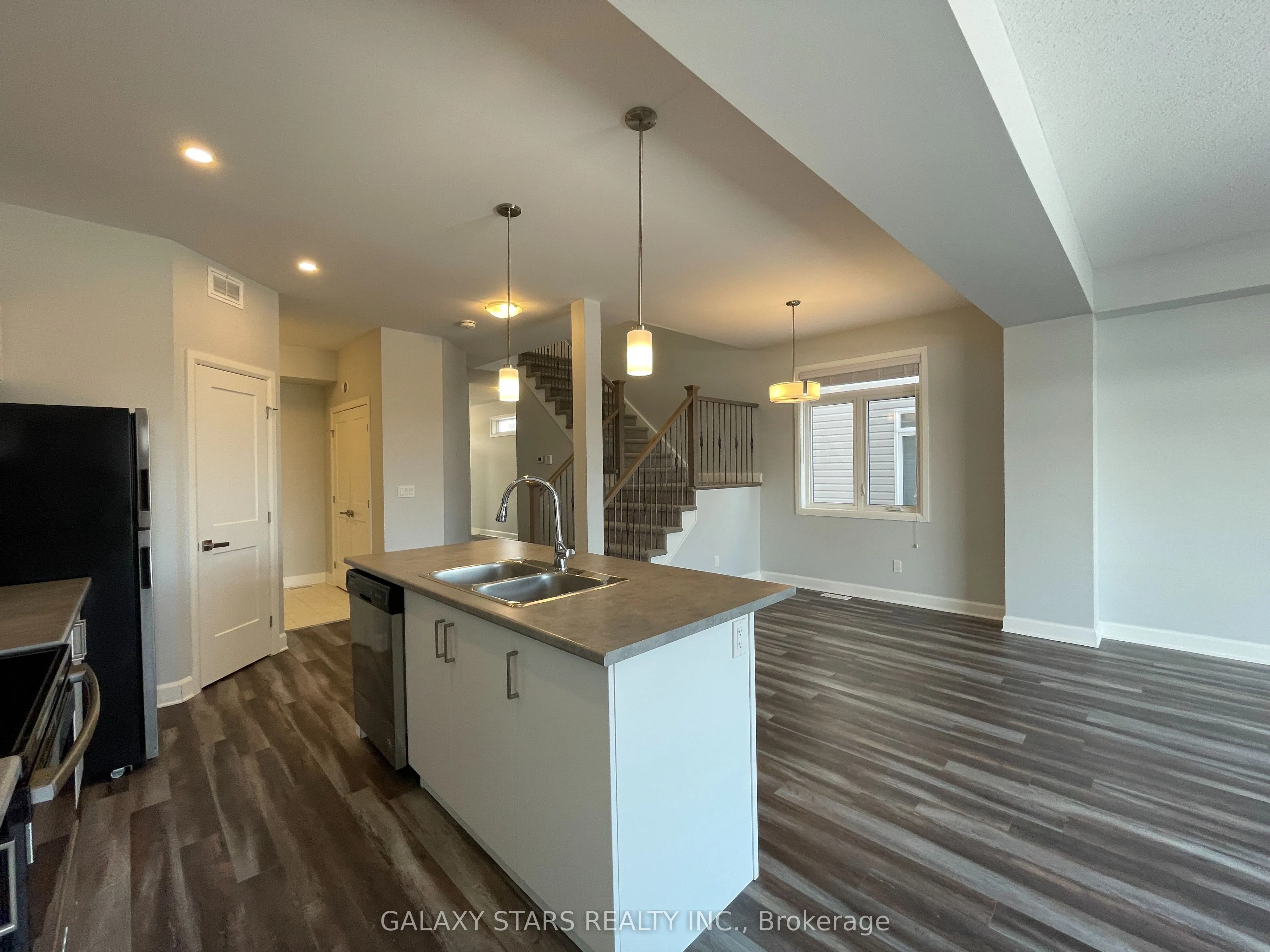 1231 Max Crescent