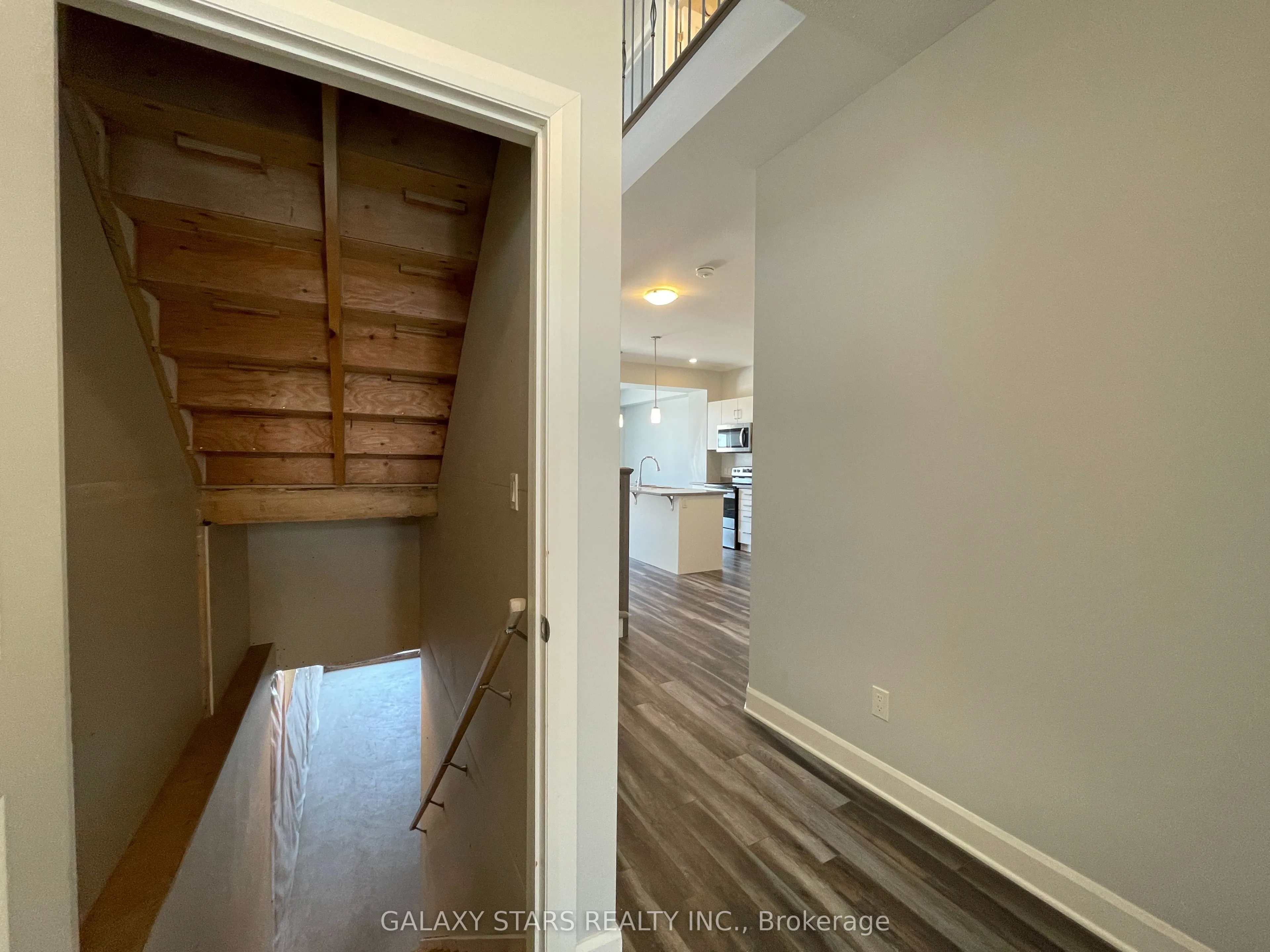 1231 Max Crescent