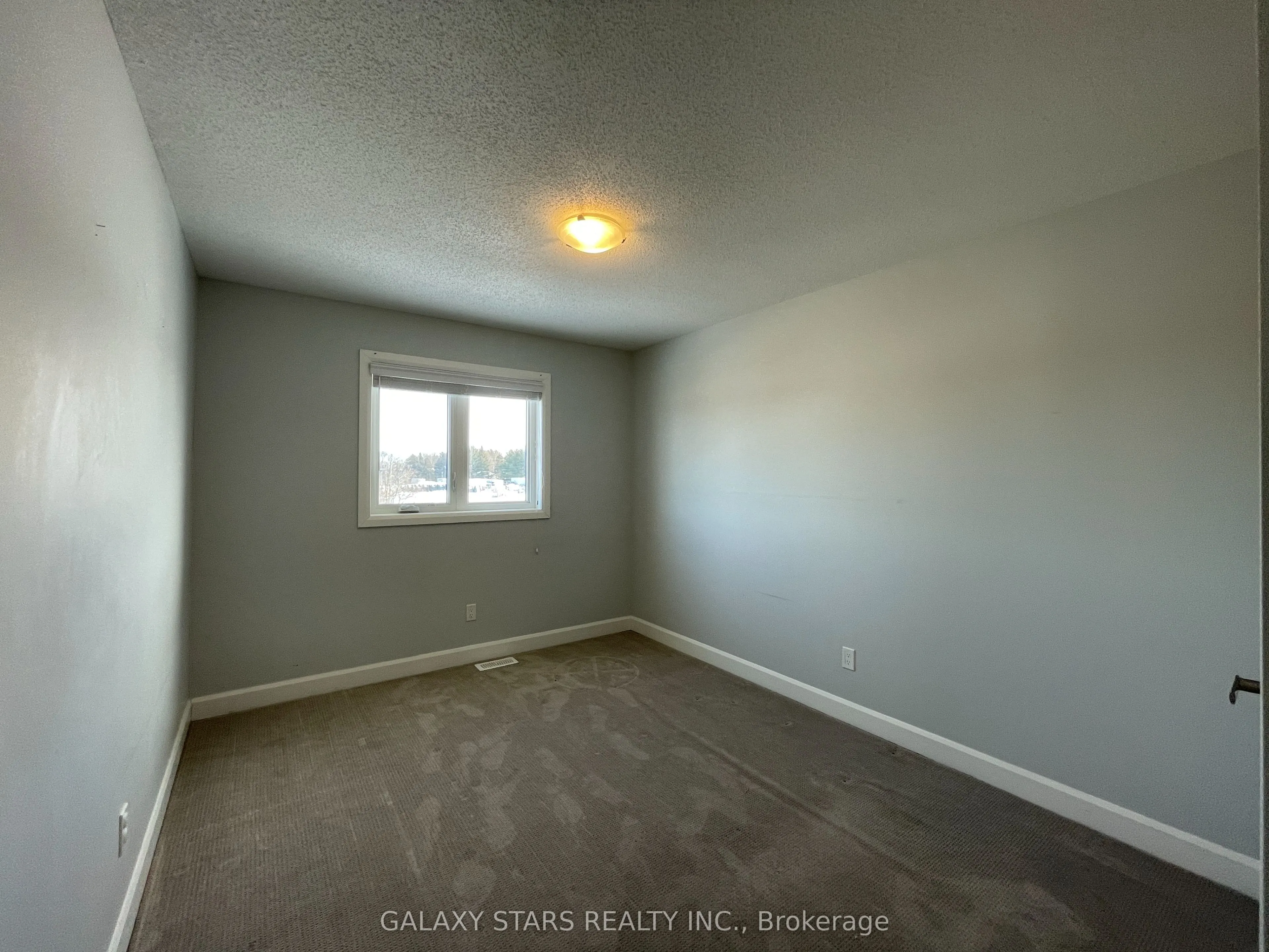 1231 Max Crescent