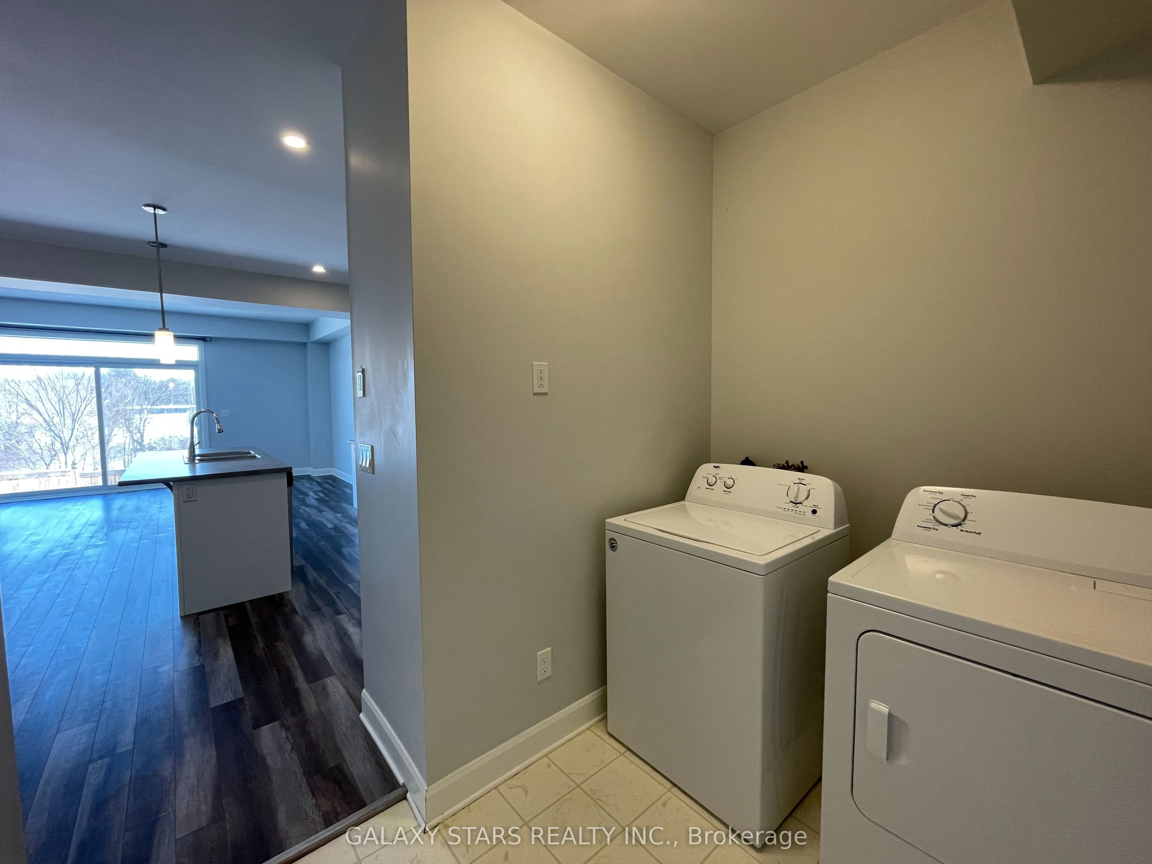 1231 Max Crescent
