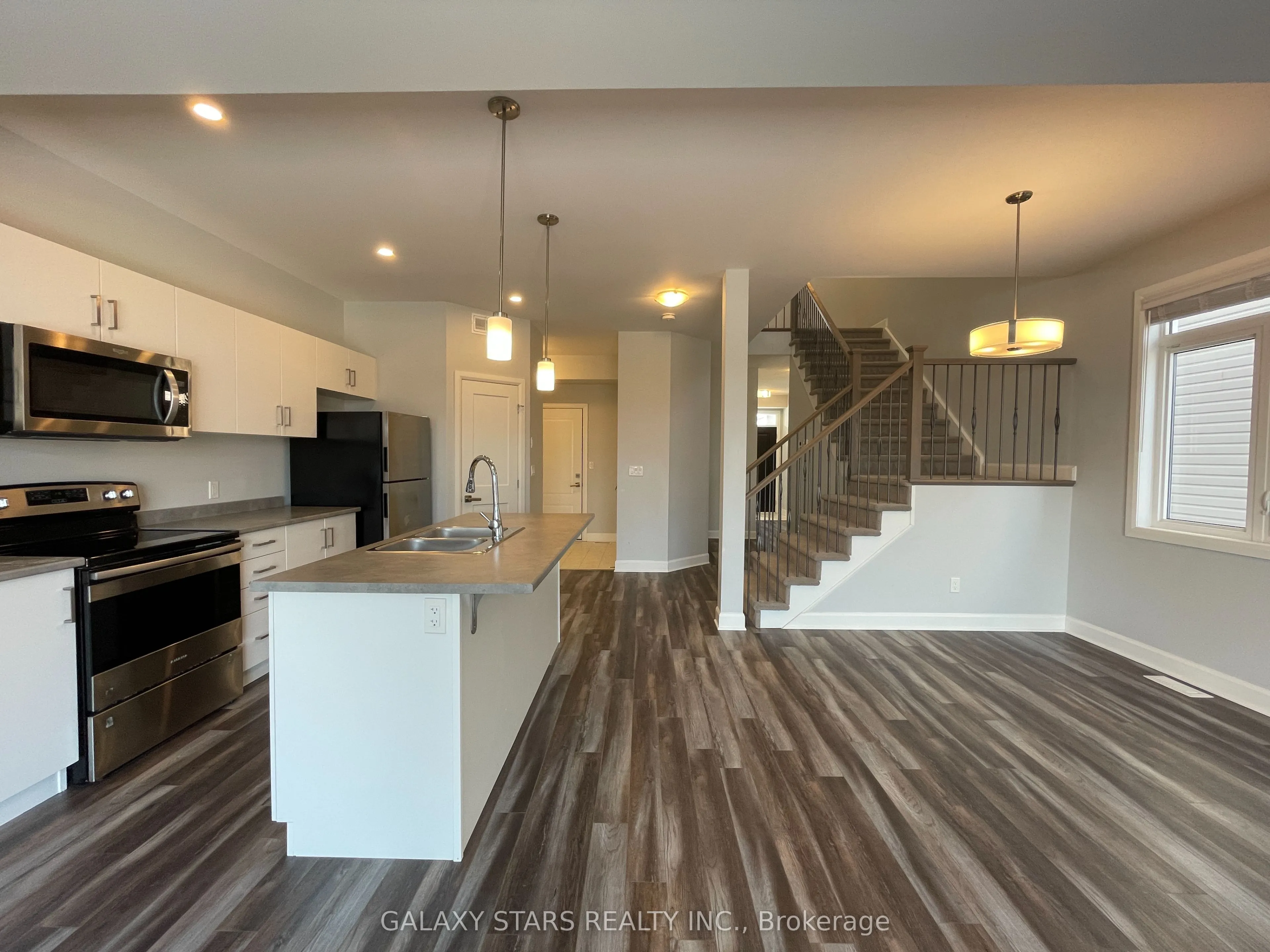1231 Max Crescent