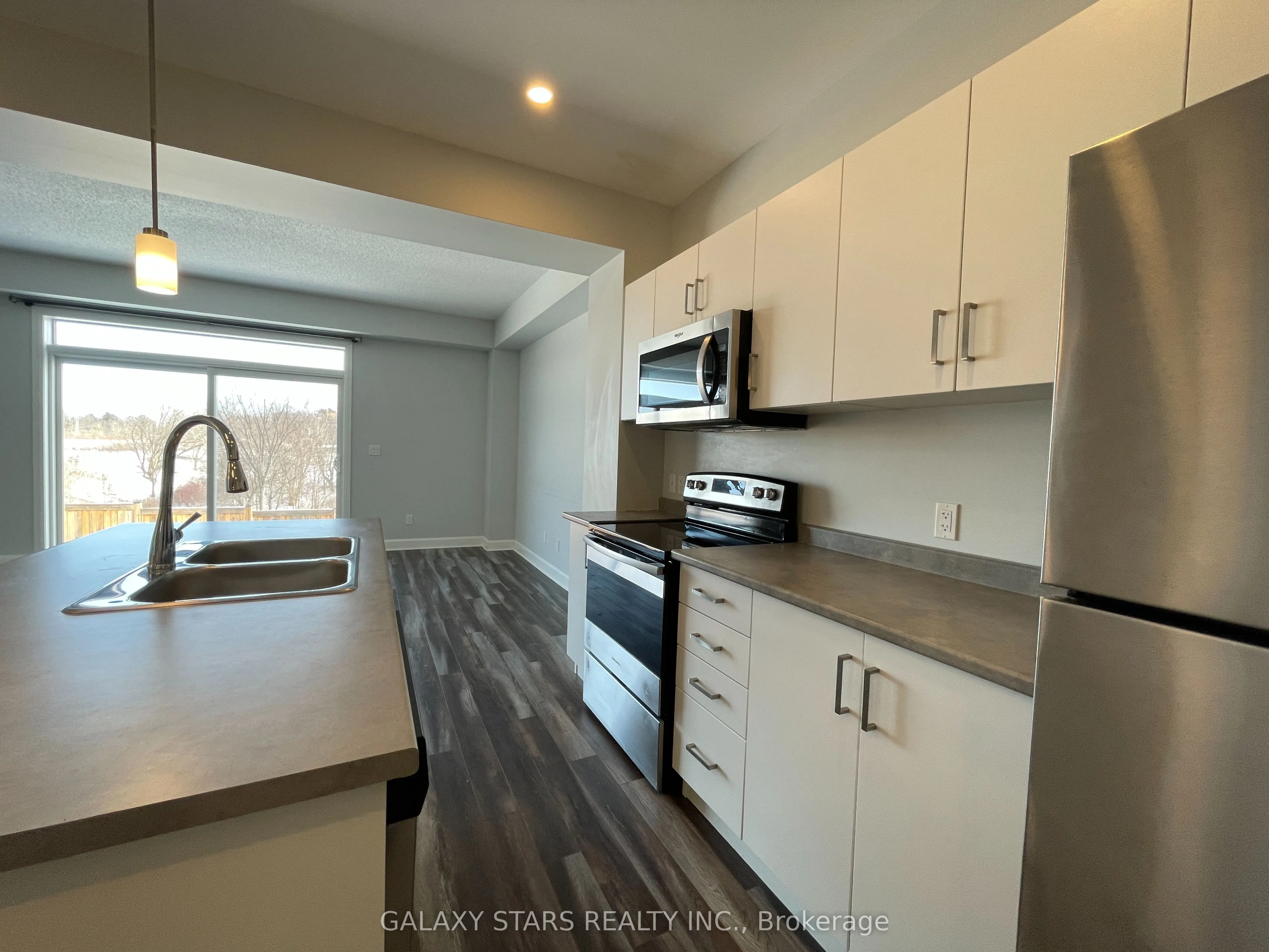 1231 Max Crescent