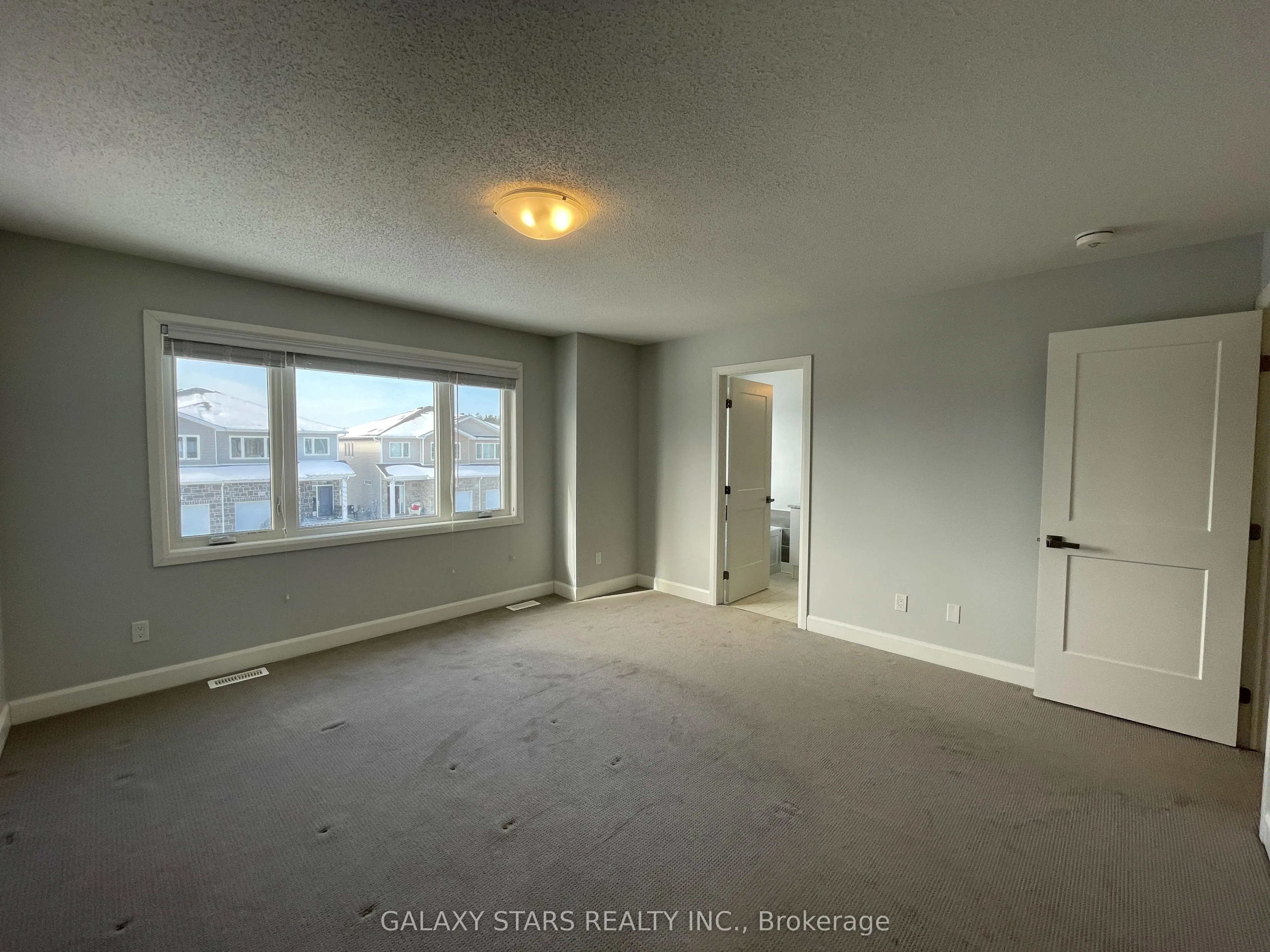 1231 Max Crescent
