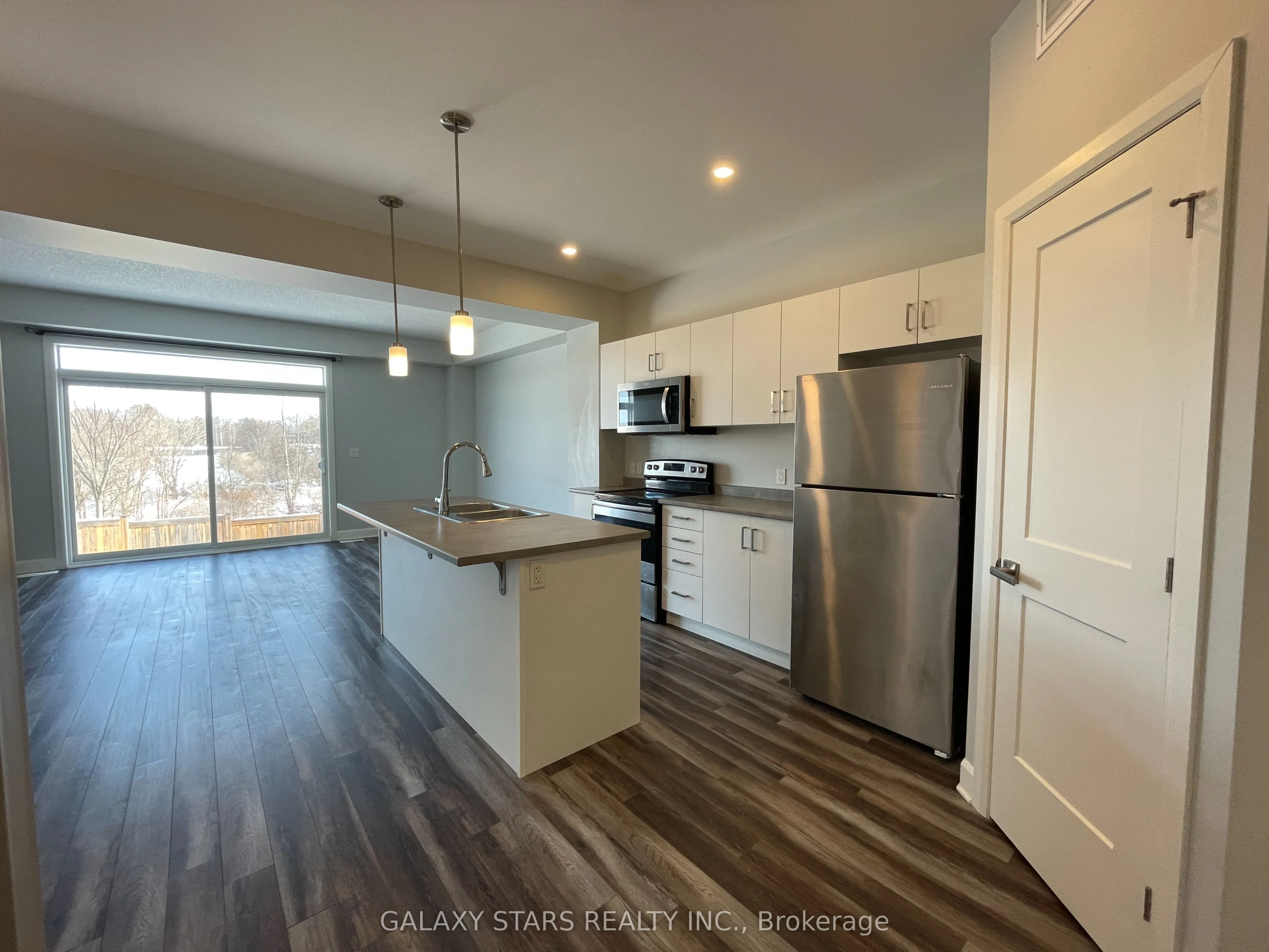 1231 Max Crescent