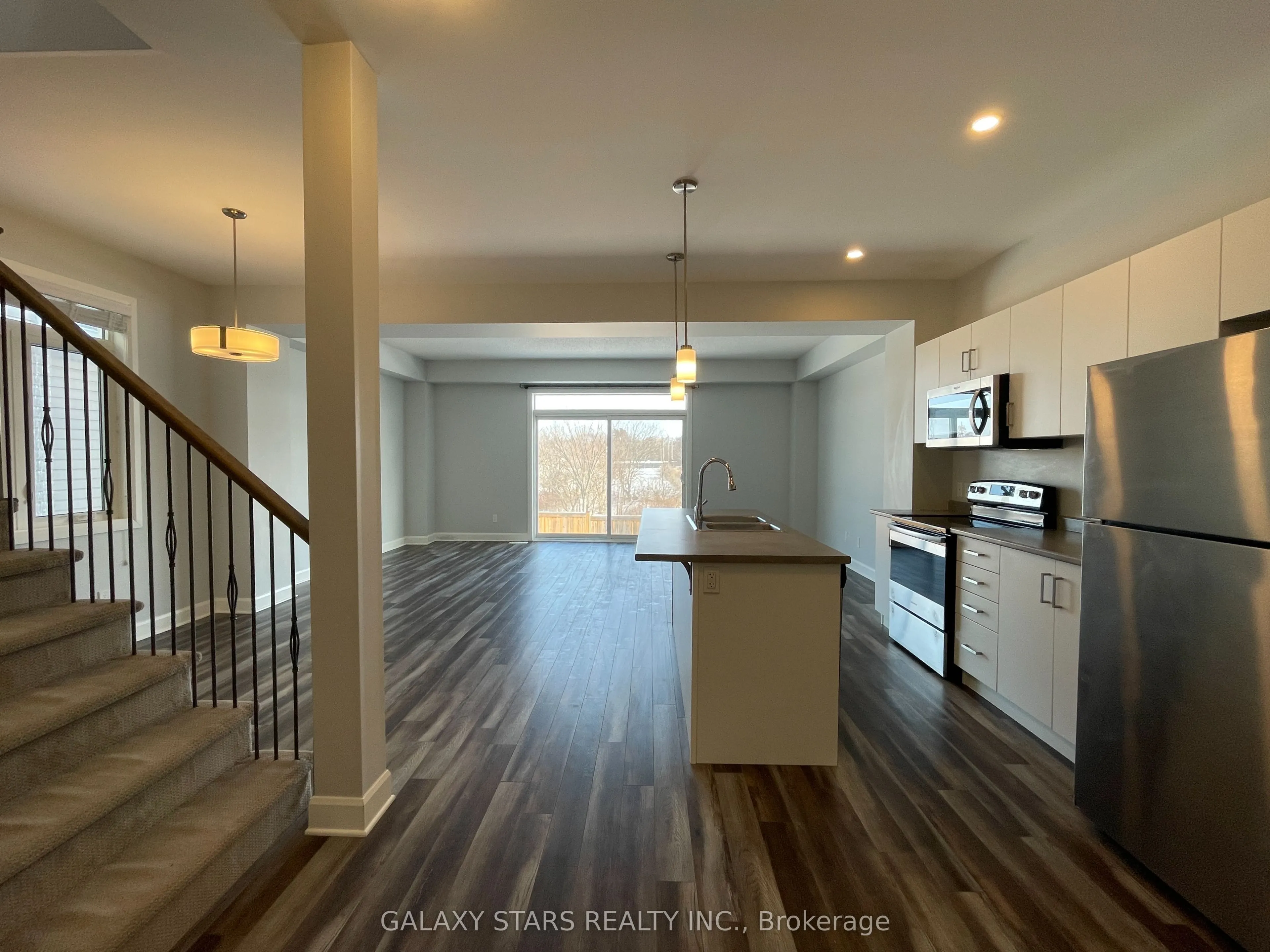 1231 Max Crescent