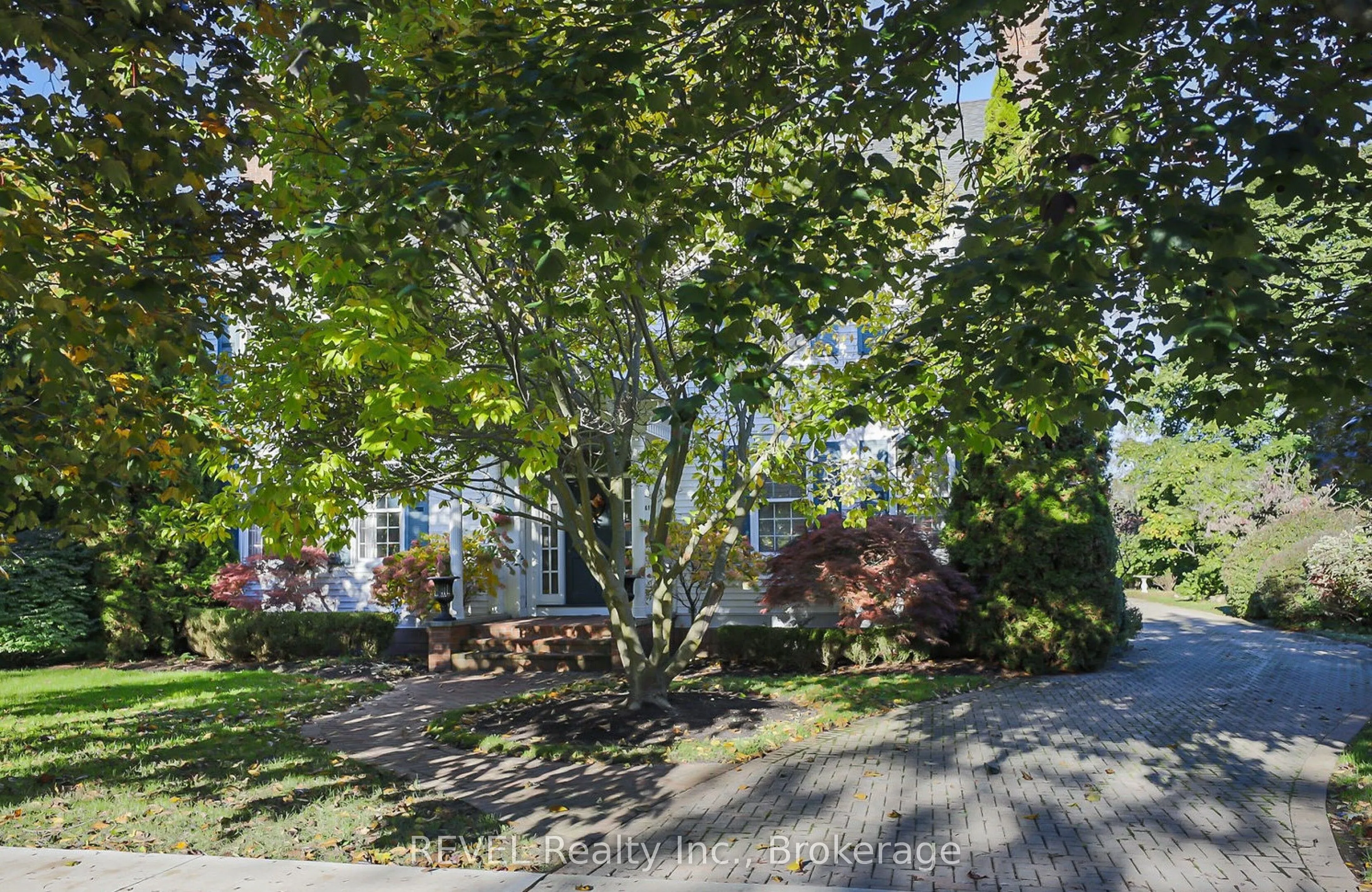 411 Victoria Street