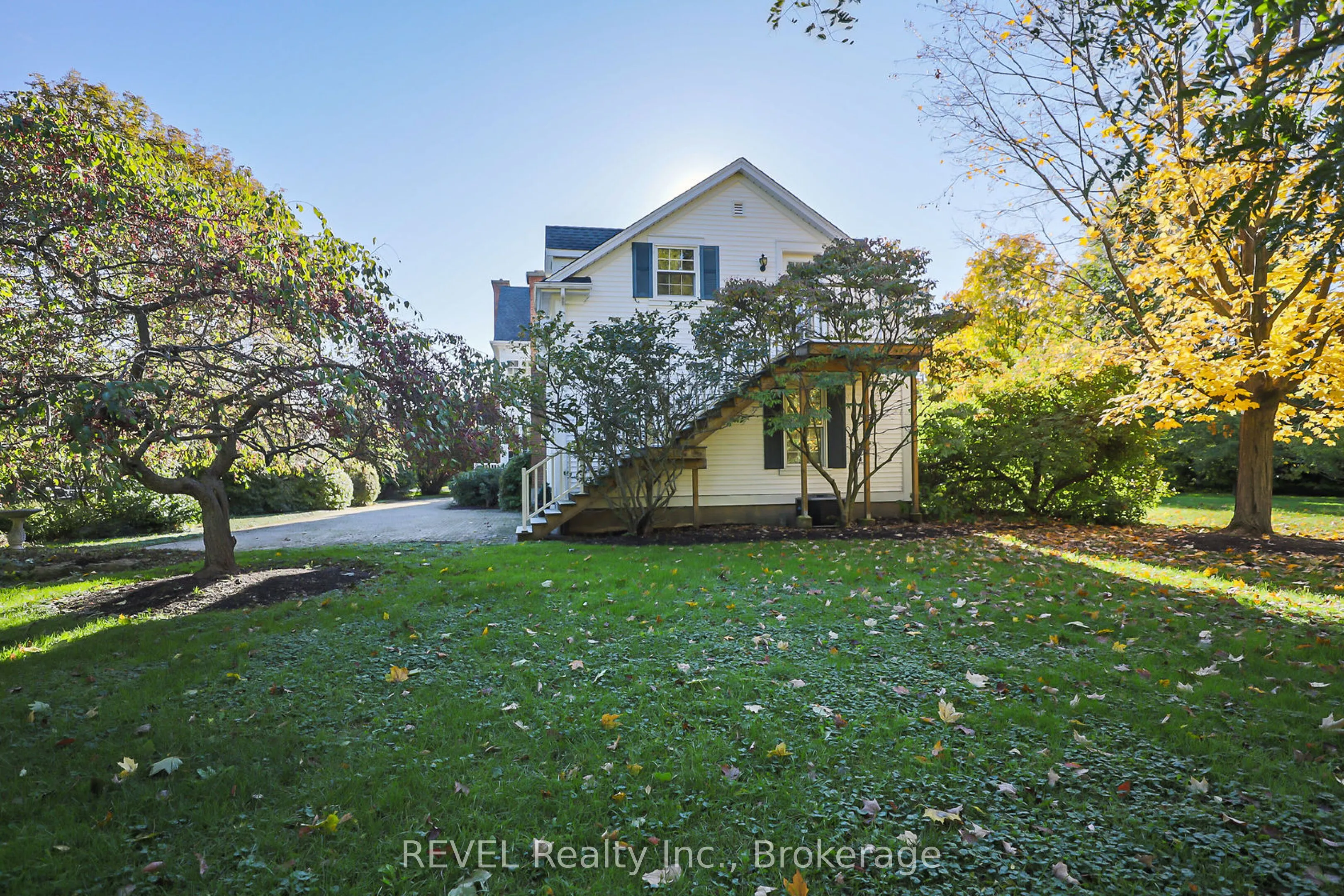 411 Victoria Street