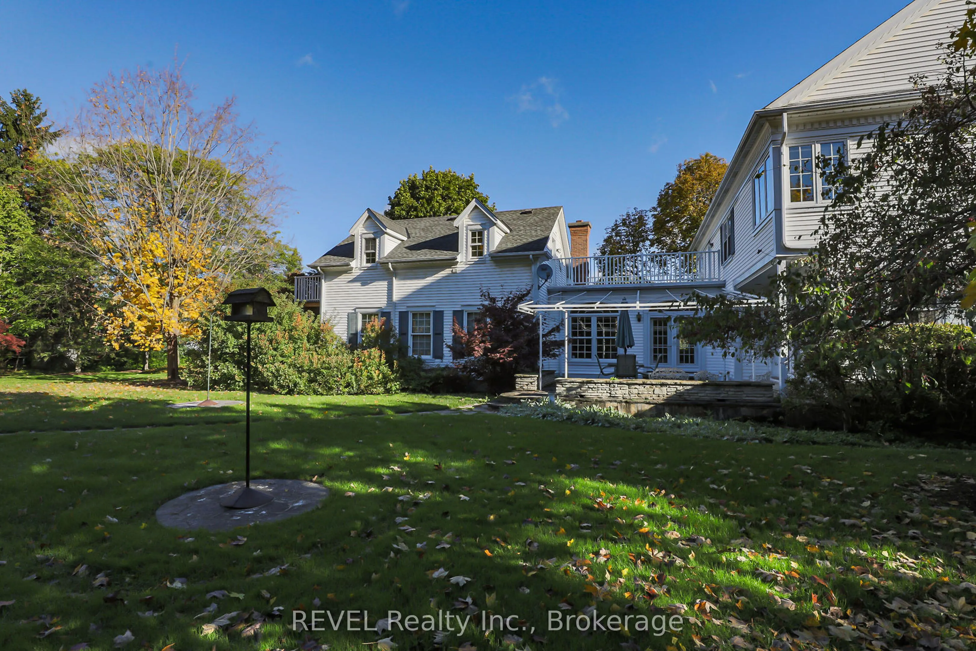 411 Victoria Street