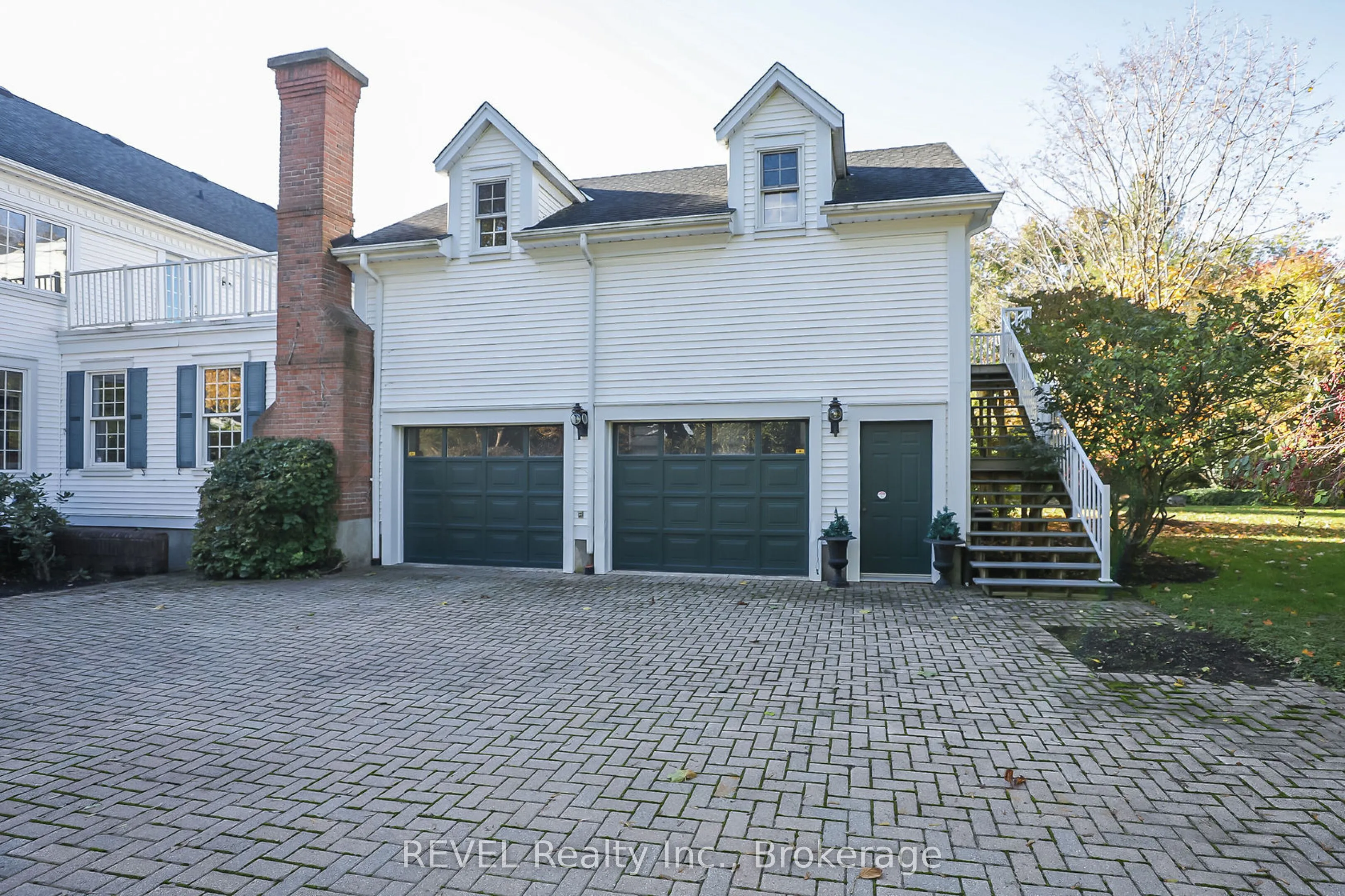 411 Victoria Street