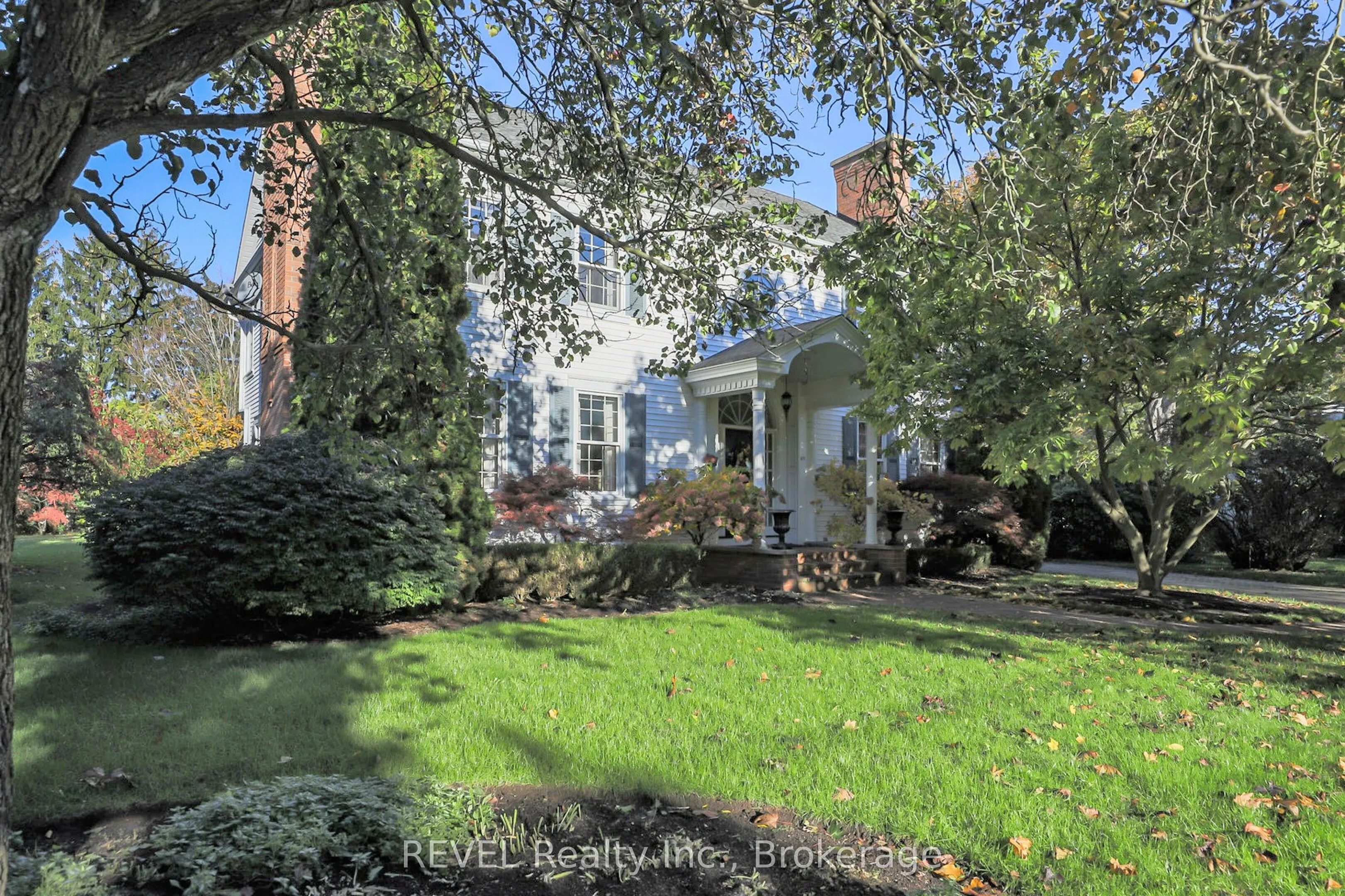 411 Victoria Street