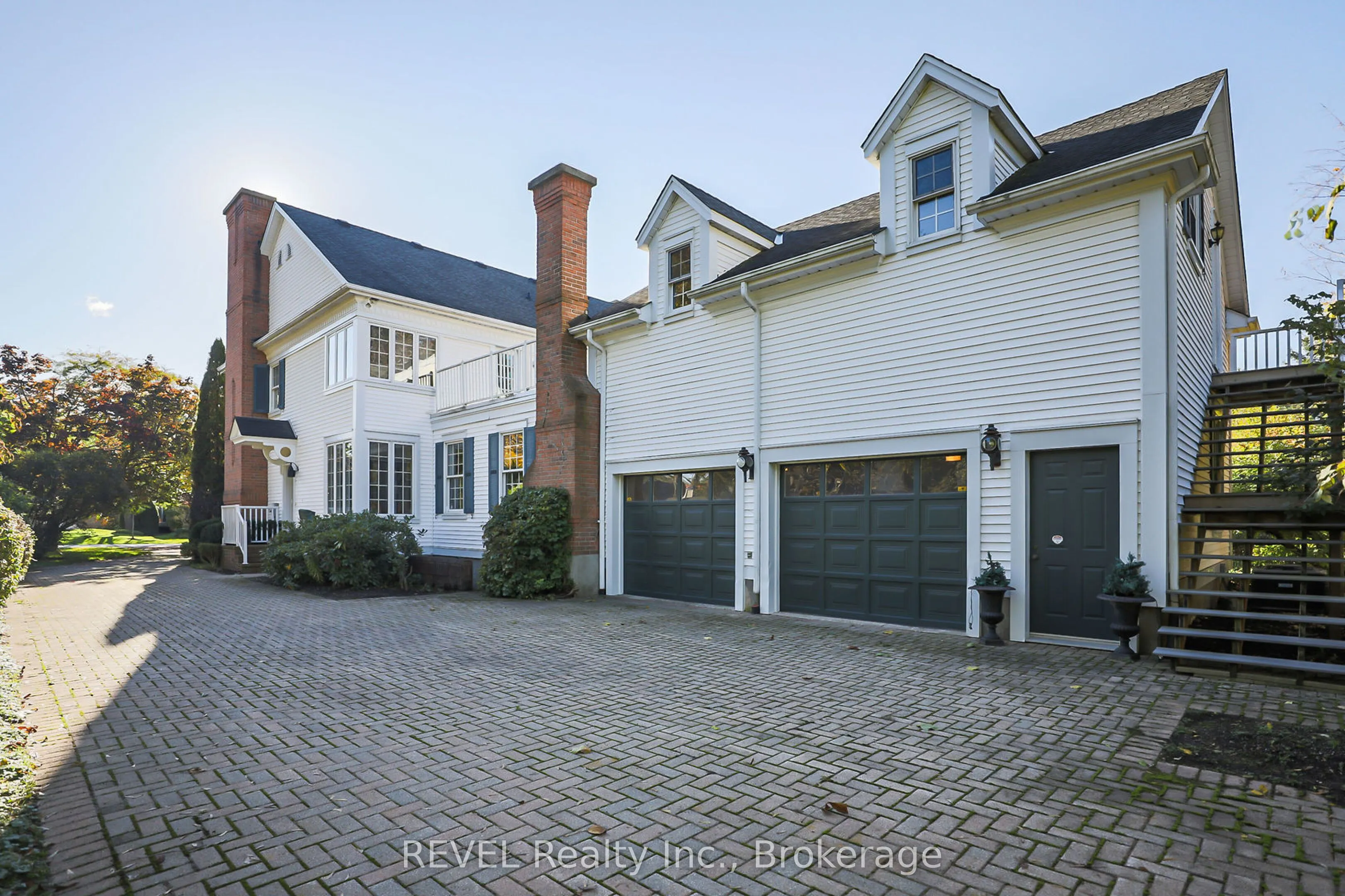 411 Victoria Street