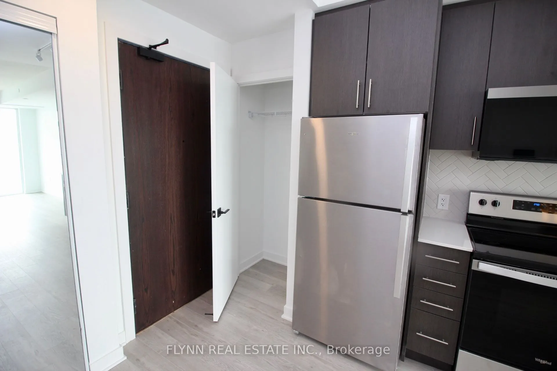 2782 Barton Street E, #1518
